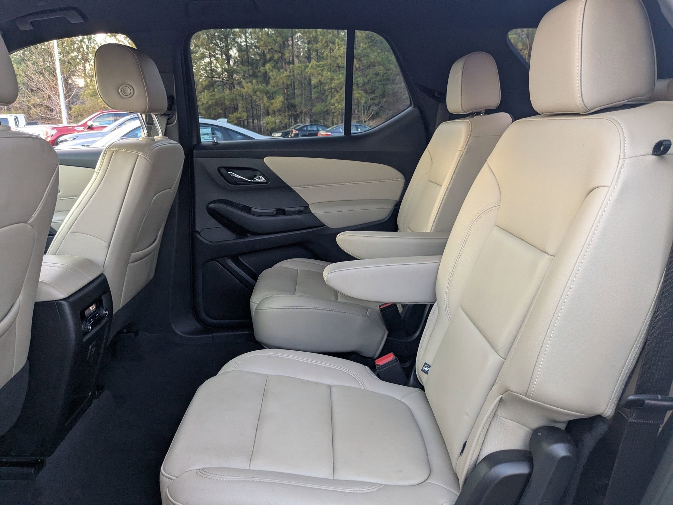 2022 Chevrolet Traverse LT Leather