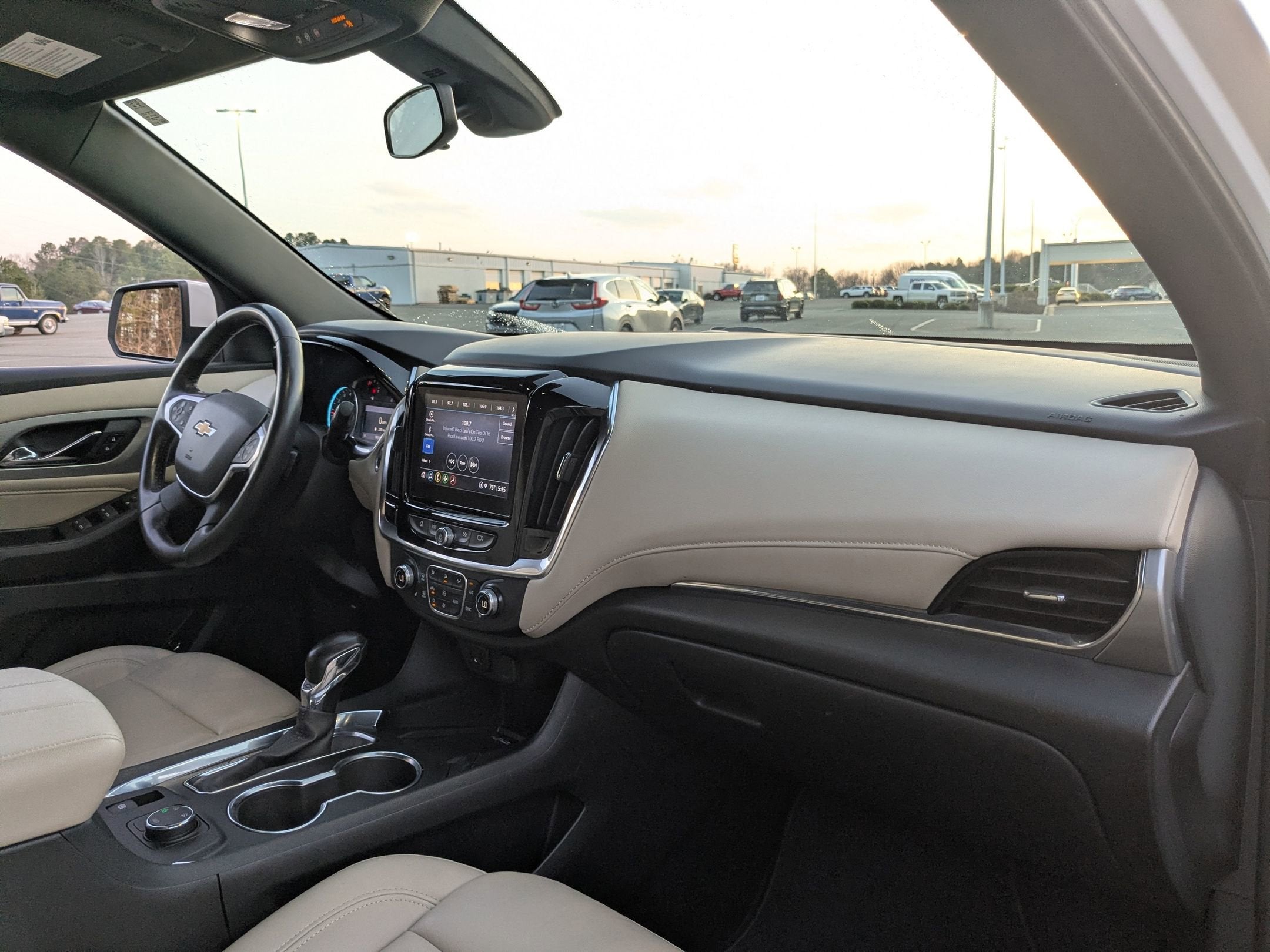 2022 Chevrolet Traverse LT Leather