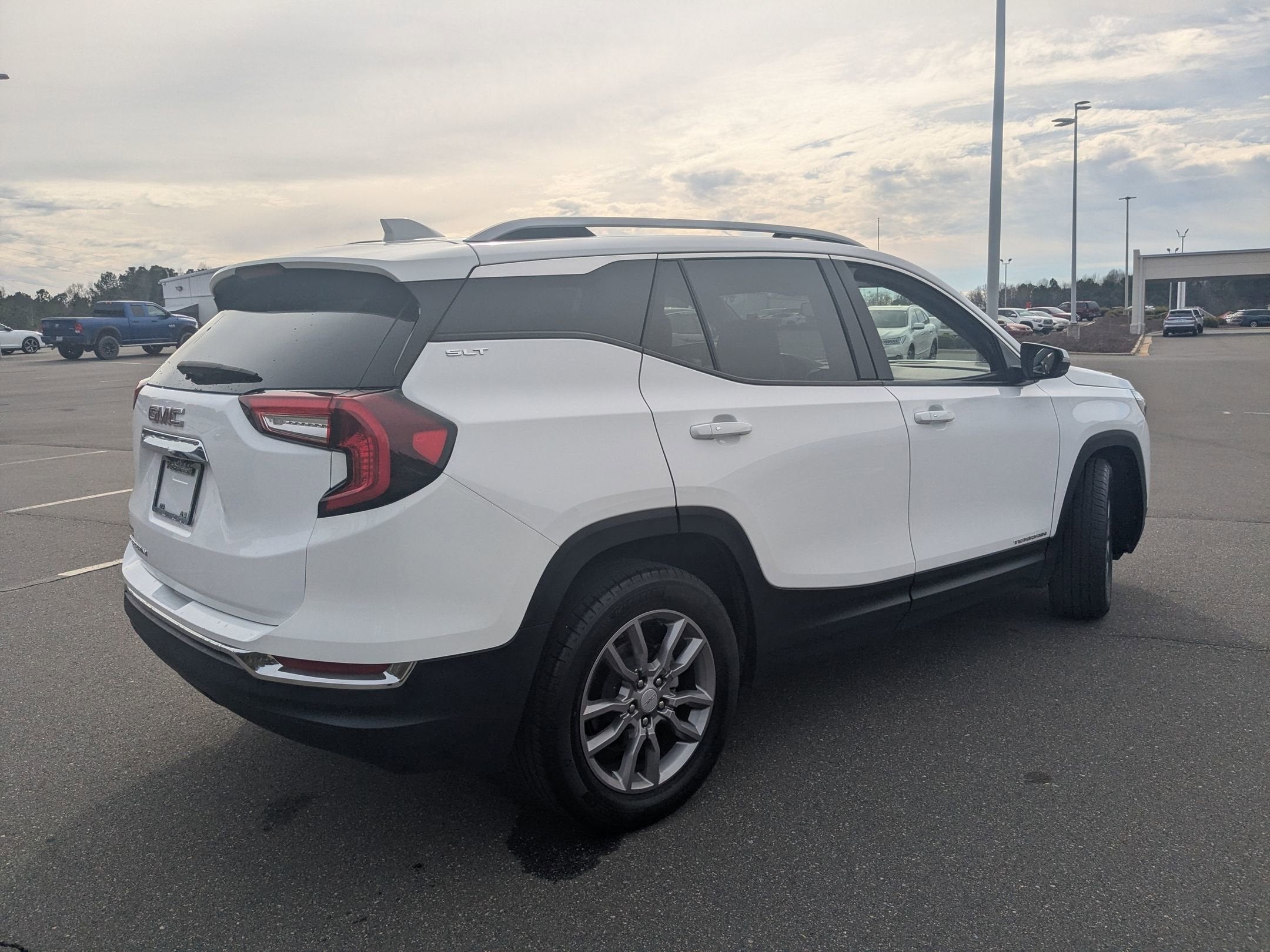 2024 GMC Terrain SLT