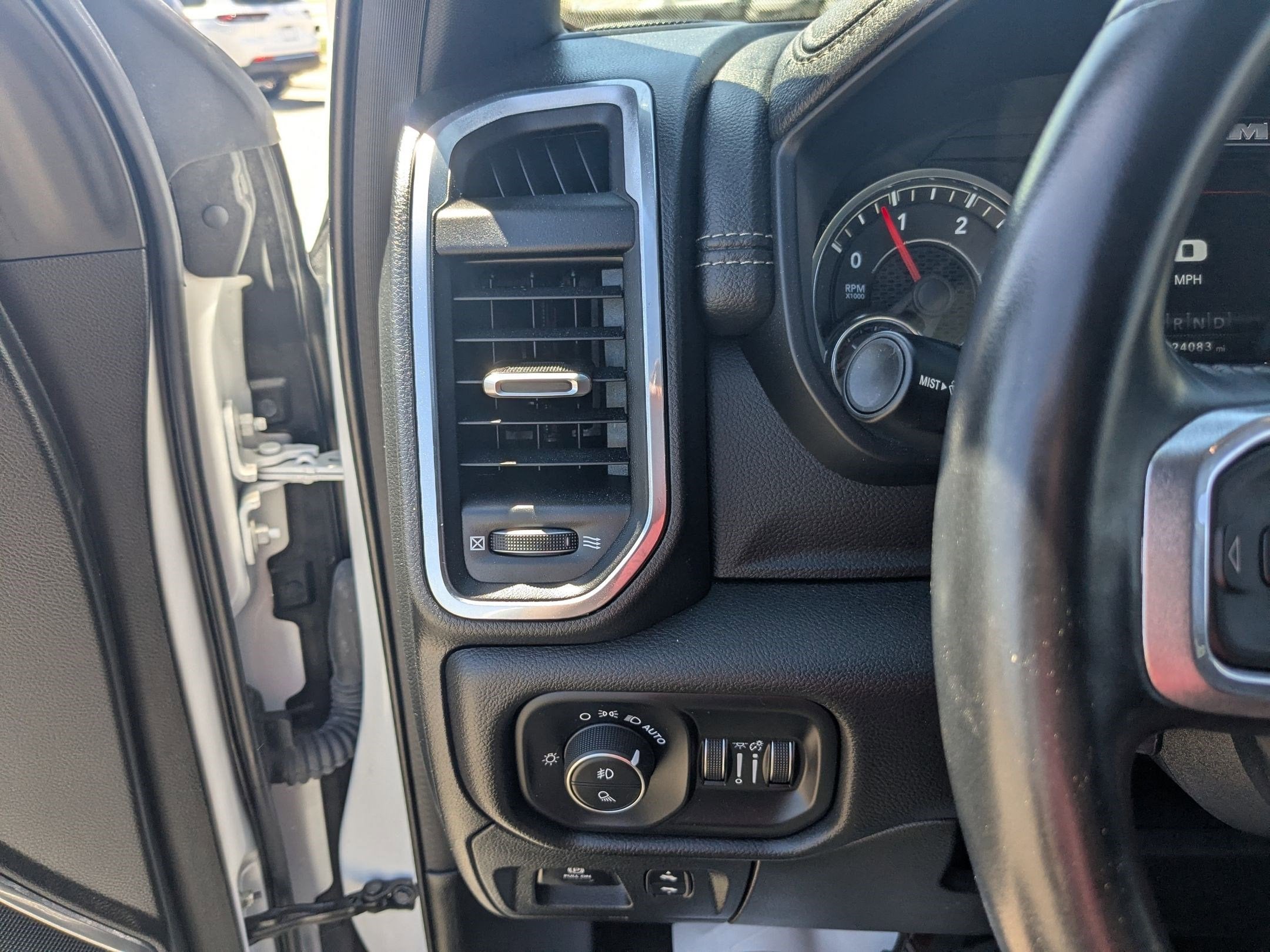 2023 RAM 1500 Laramie Crew Cab 4x4 5'7' Box