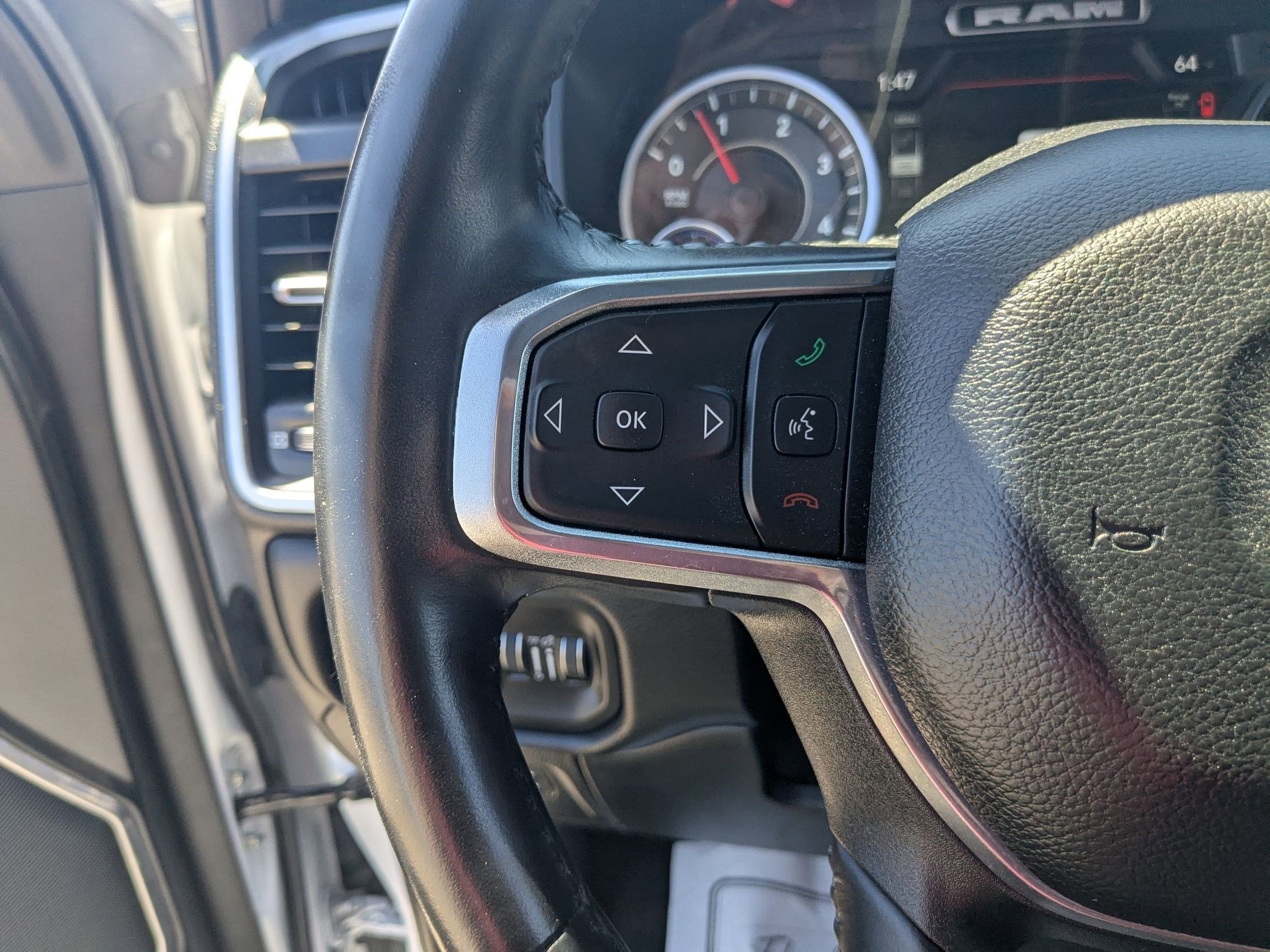 2023 RAM 1500 Laramie Crew Cab 4x4 5'7' Box