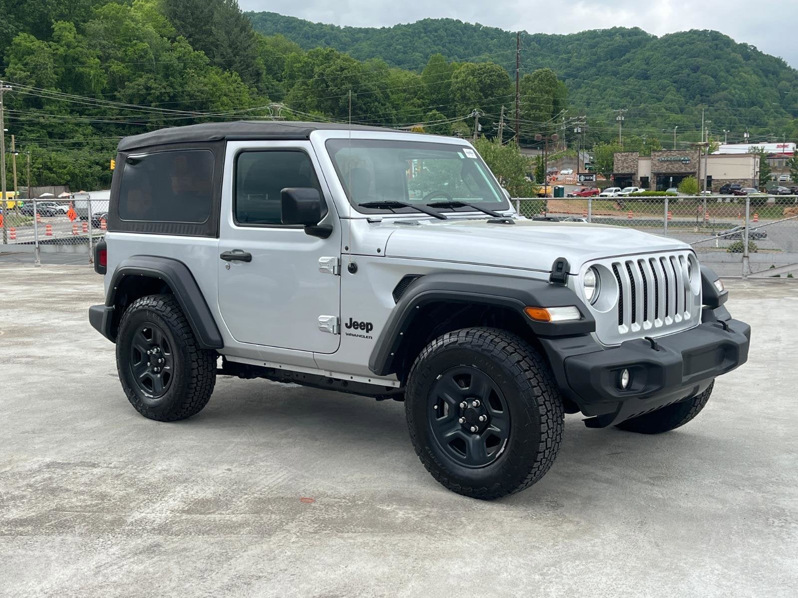 2022 Jeep Wrangler Sport's photo