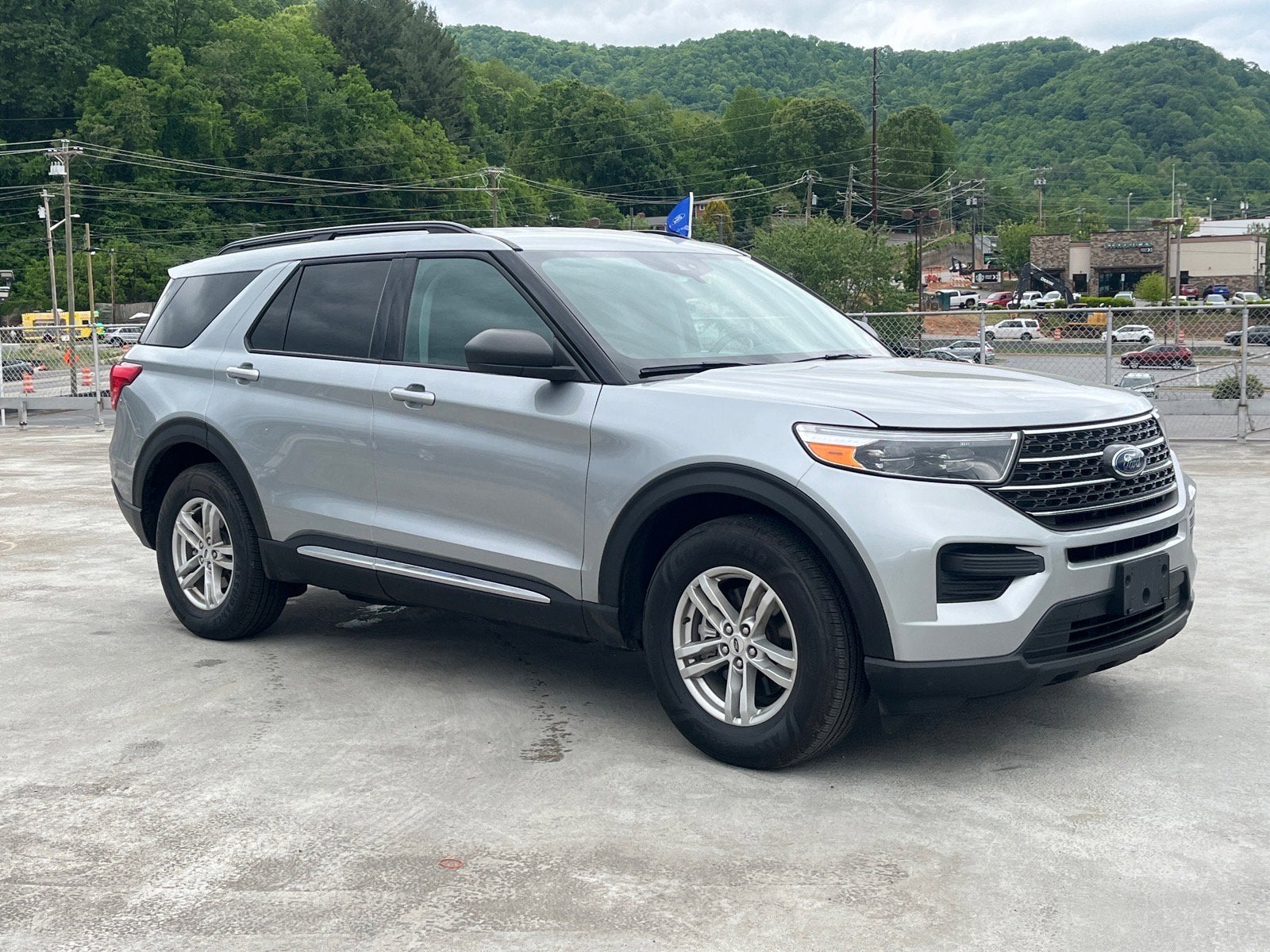 2023 Ford Explorer XLT 4WD's photo