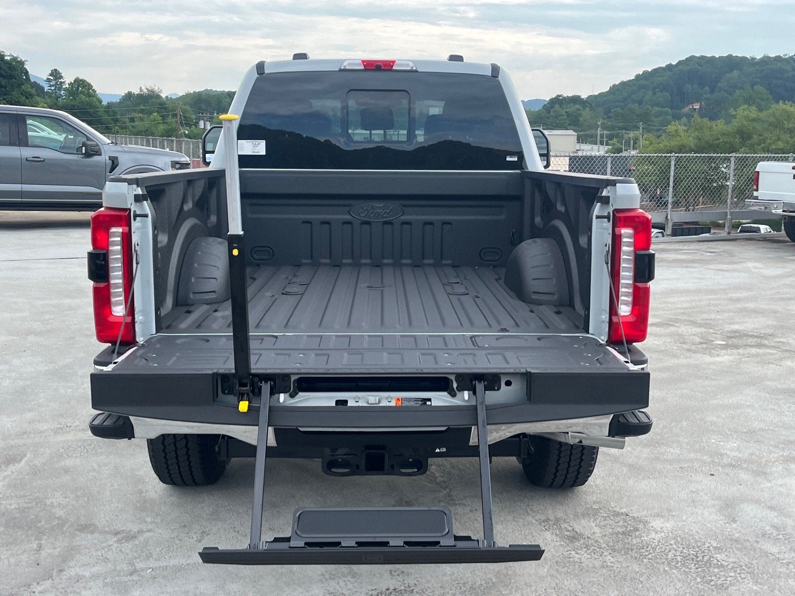 2026 Ford Super Duty F-350 SRW LARIAT