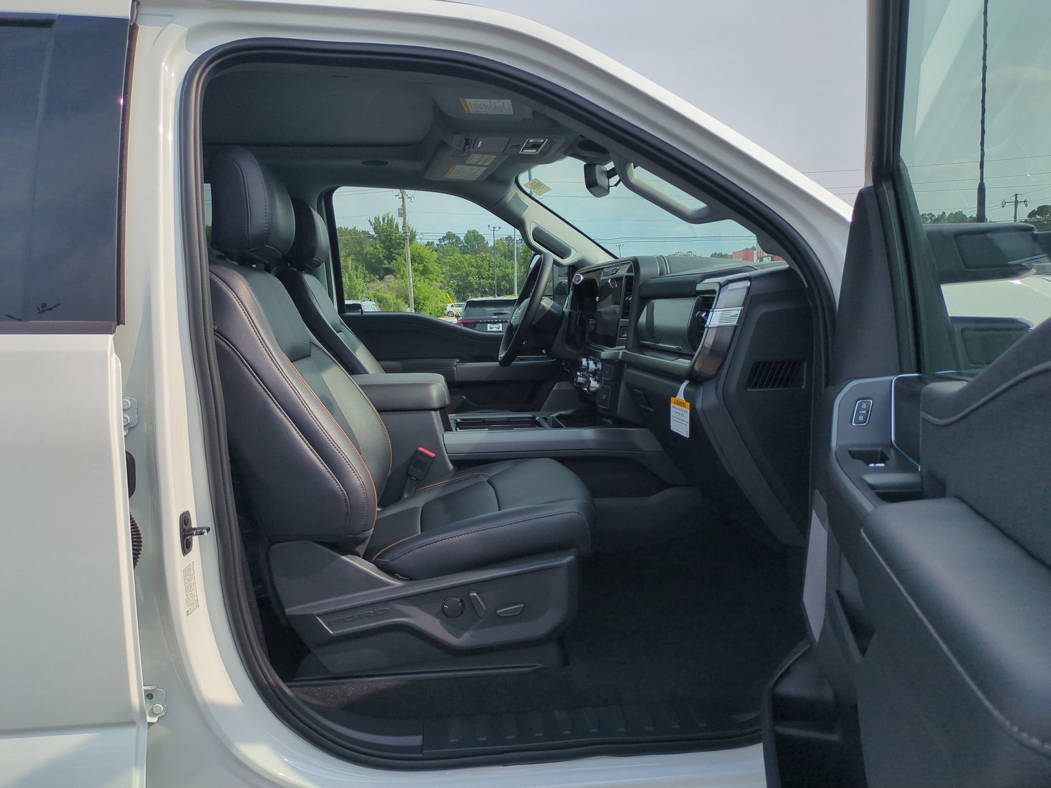 2026 Ford Super Duty F-350 DRW LARIAT