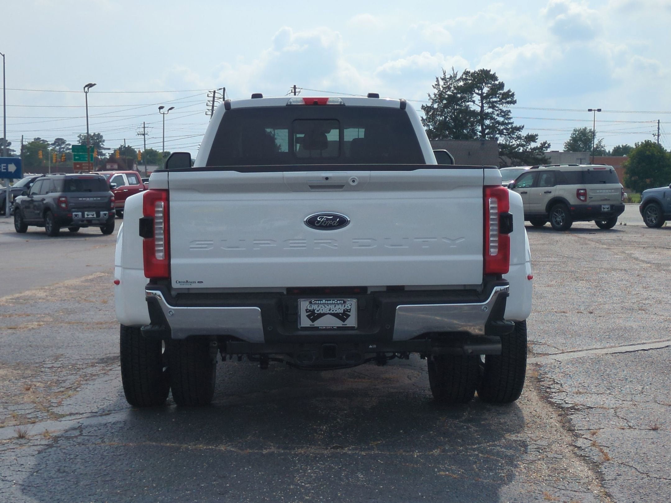 2026 Ford Super Duty F-350 DRW LARIAT