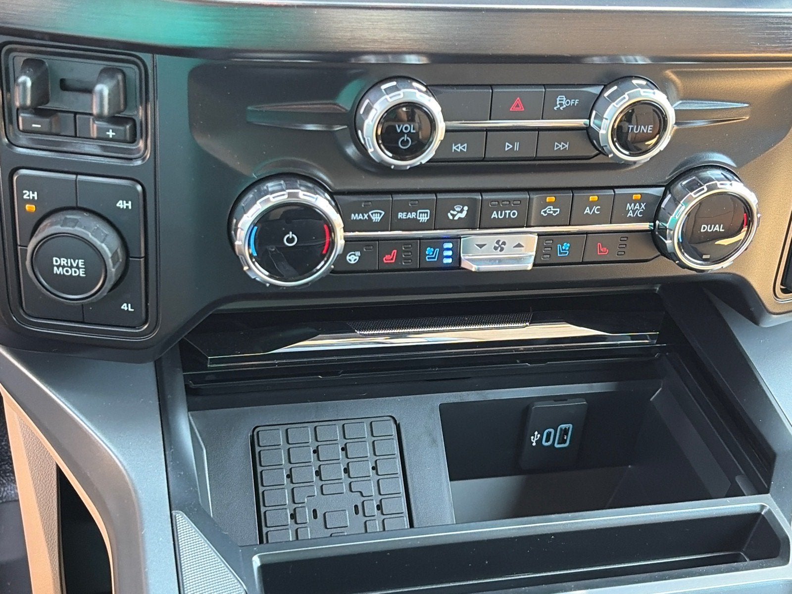 2026 Ford Super Duty F-450 DRW Lariat DRW