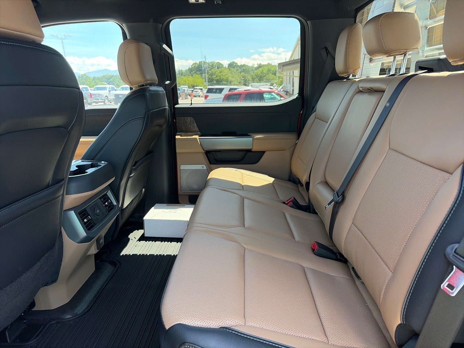 2026 Ford Super Duty F-450 DRW Lariat DRW