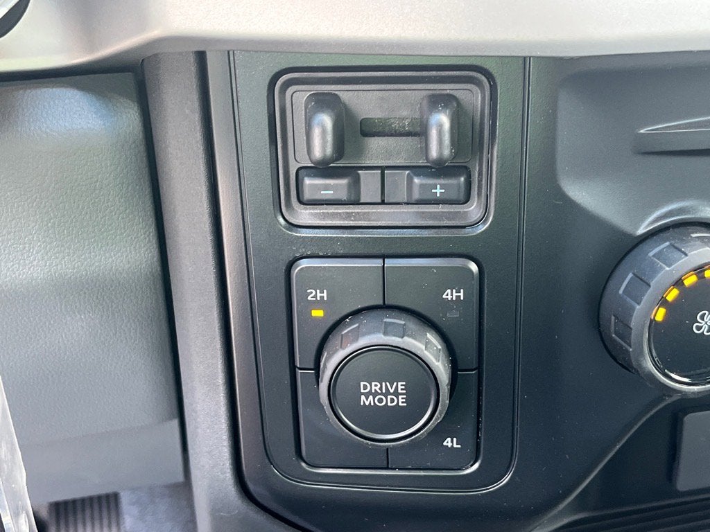 2025 Ford Super Duty F-600 DRW XLT