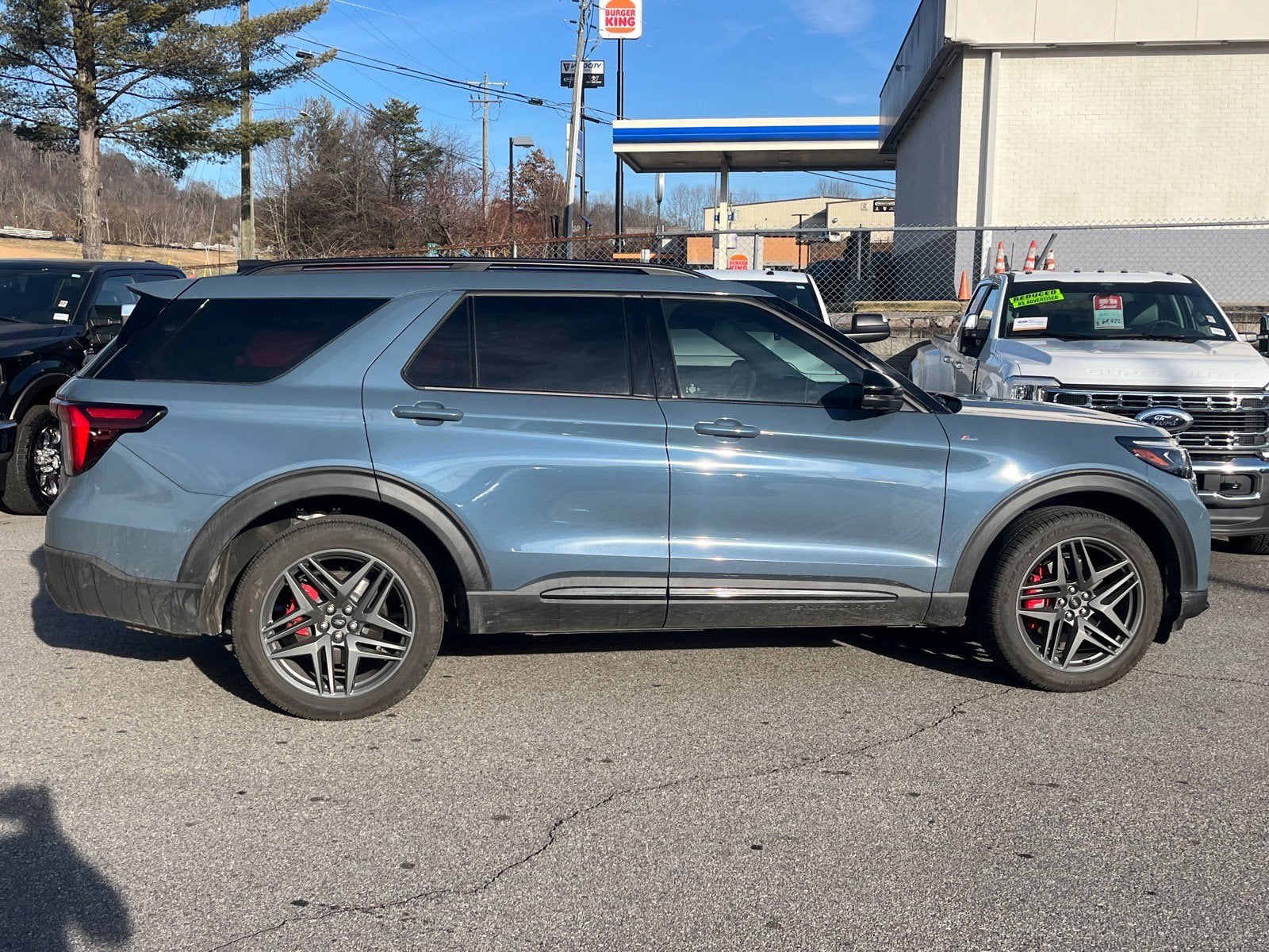 2025 Ford Explorer ST-Line