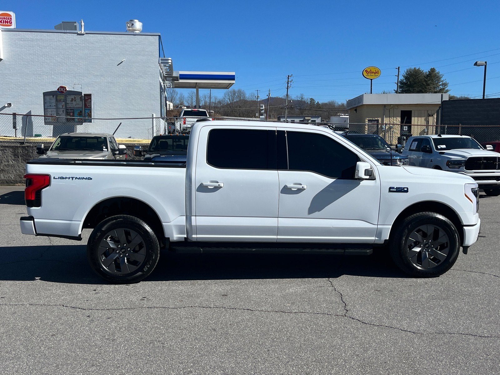 2025 Ford F-150 Lightning LARIAT