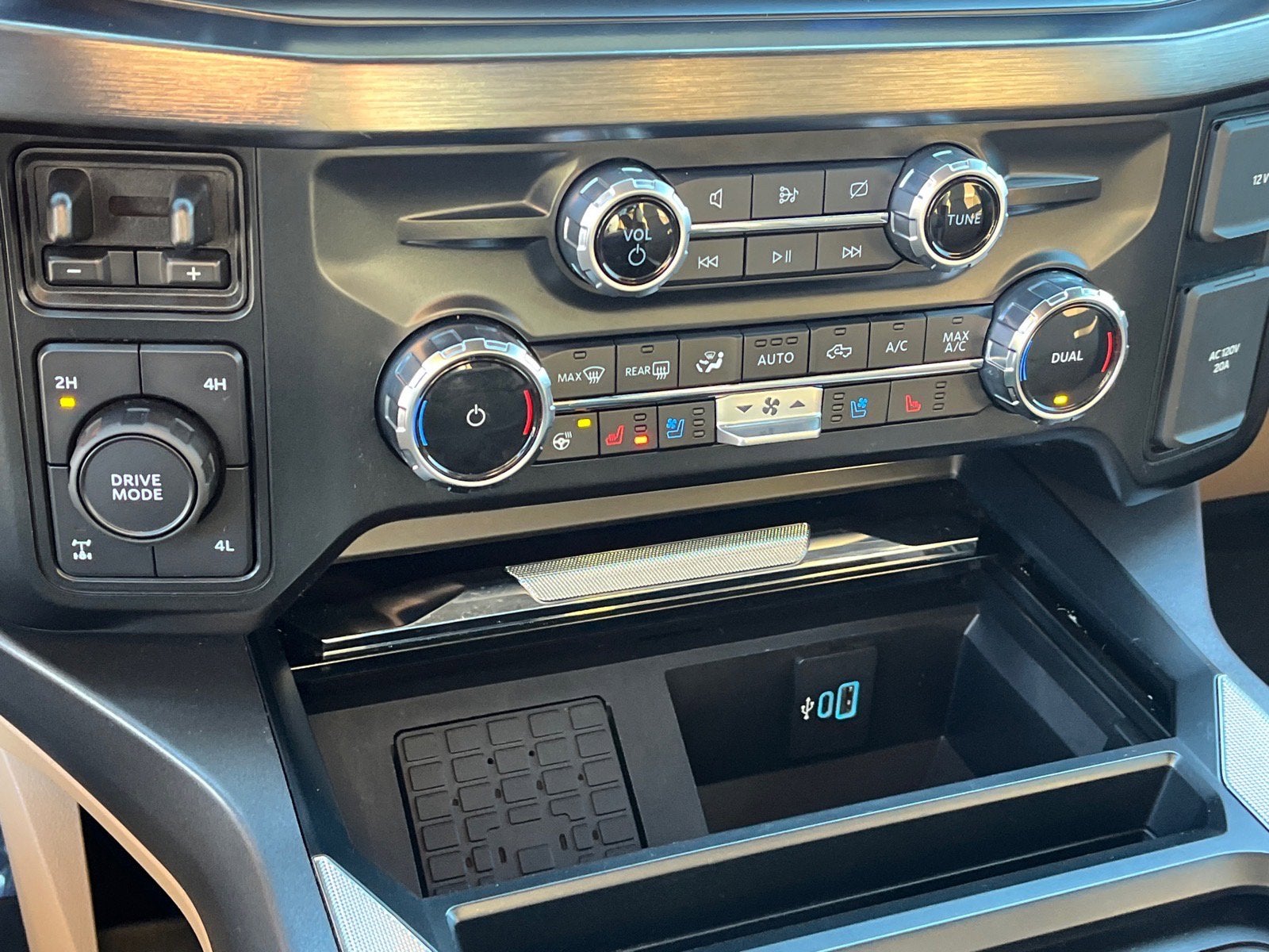 2023 Ford Super Duty F-350 SRW LARIAT