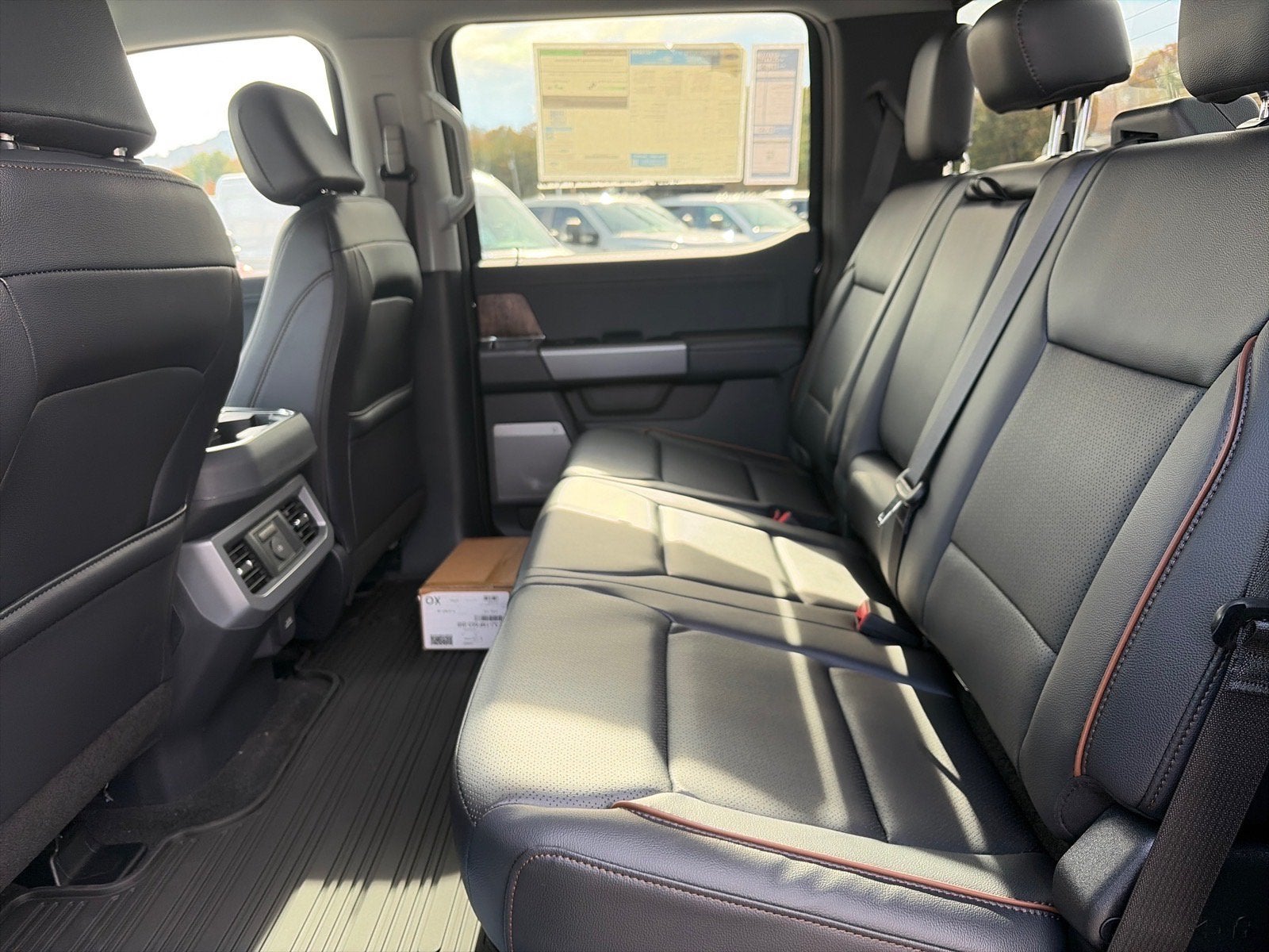 2027 Ford Super Duty F-350 SRW LARIAT
