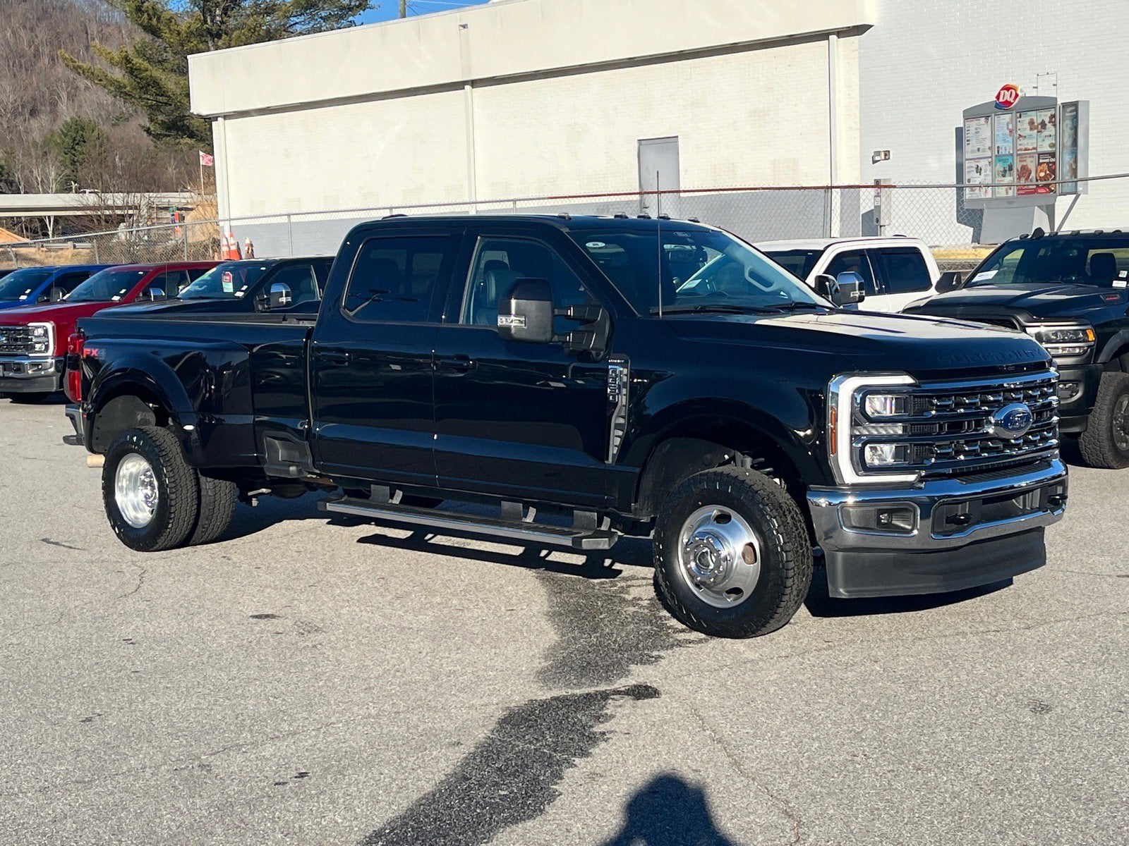 2024 Ford Super Duty F-350 DRW LARIAT