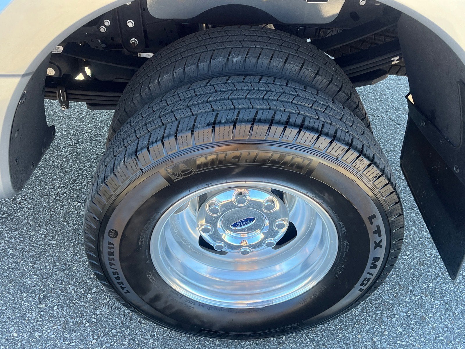 2023 Ford Super Duty F-350 DRW LARIAT