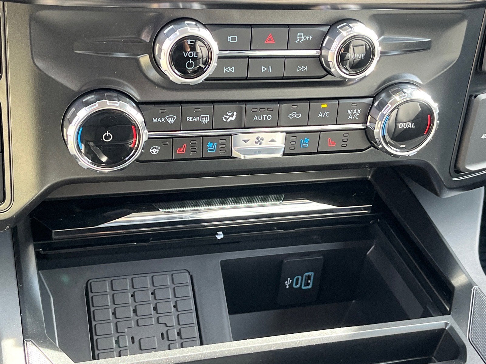 2026 Ford Super Duty F-450 DRW Lariat DRW