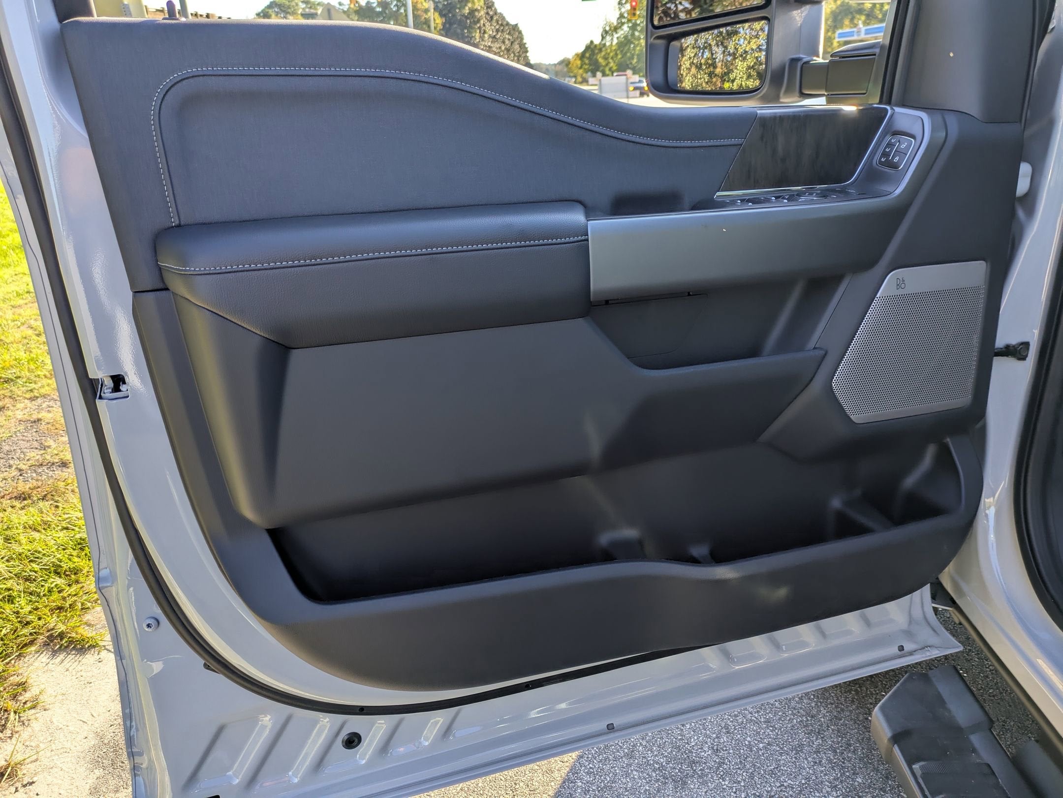 2025 Ford Super Duty F-350 SRW F-350® Lariat®