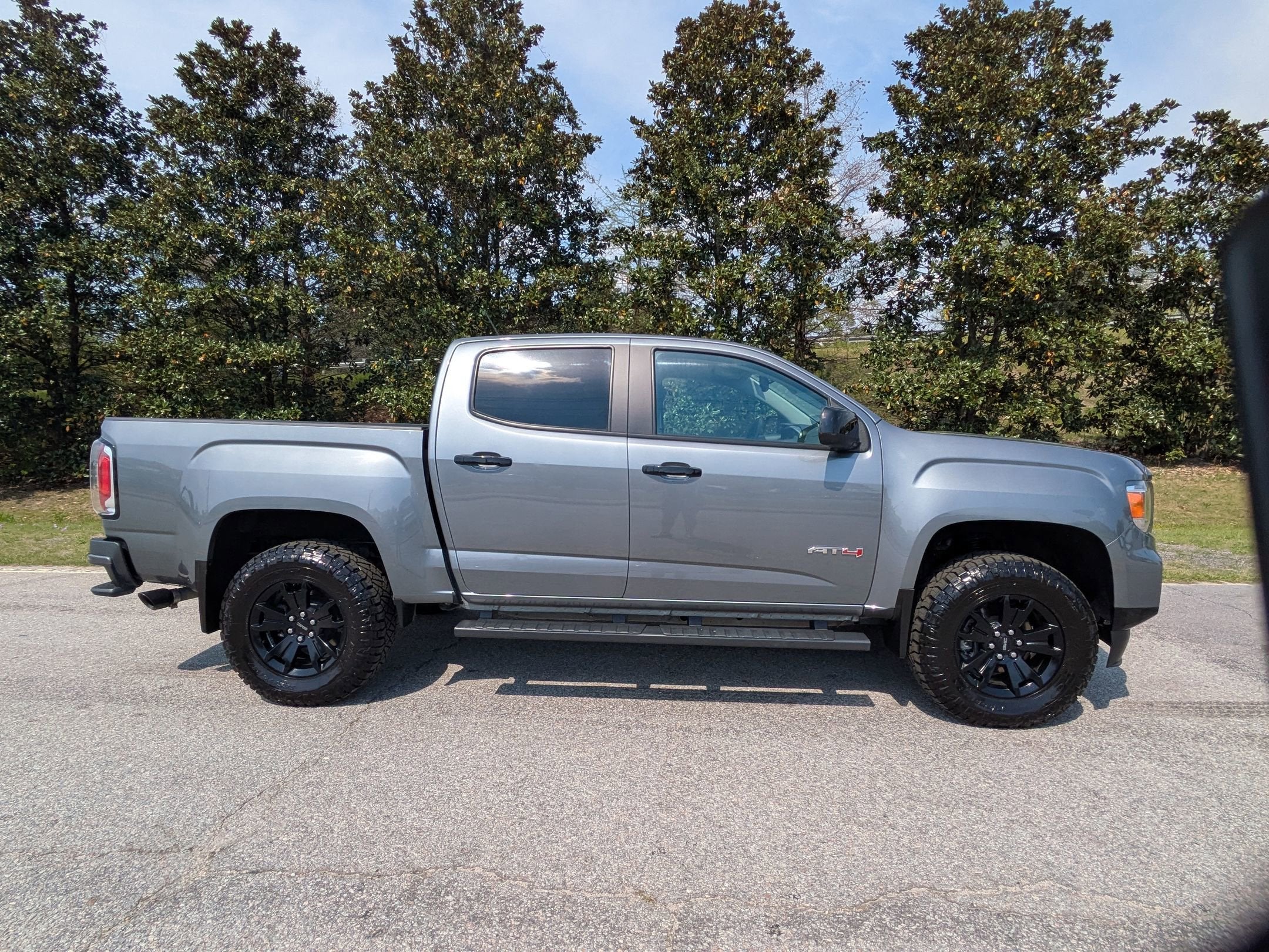 2022 GMC Canyon 4WD AT4 w/Leather