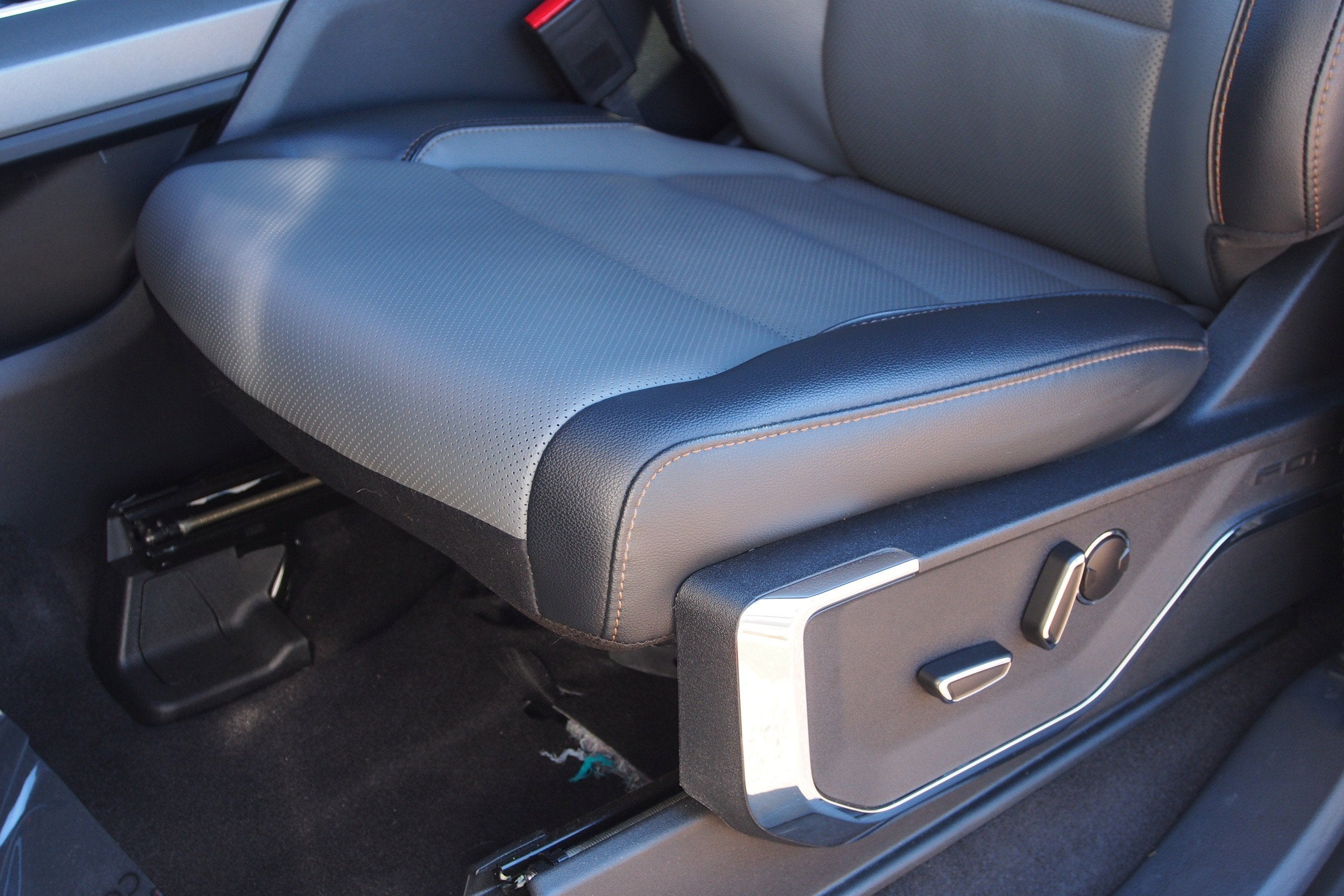 2023 Ford F-150 Lightning LARIAT