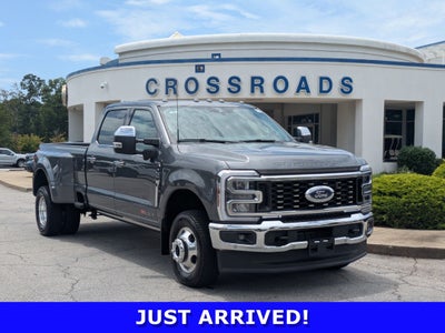 2026 Ford Super Duty F-350 DRW LARIAT