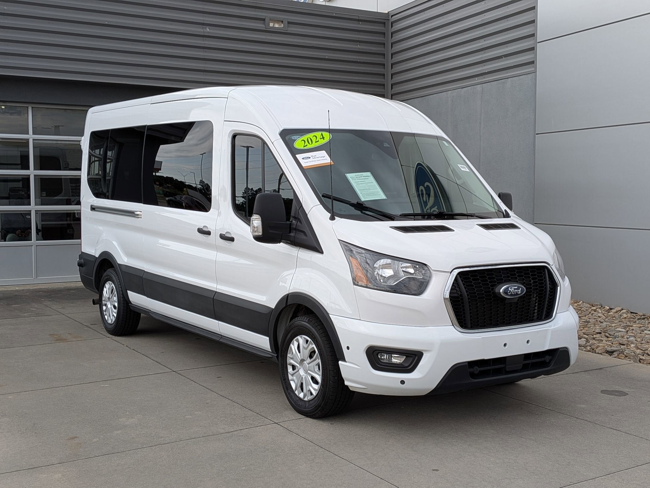 2024 Ford Transit Passenger Wagon XLT