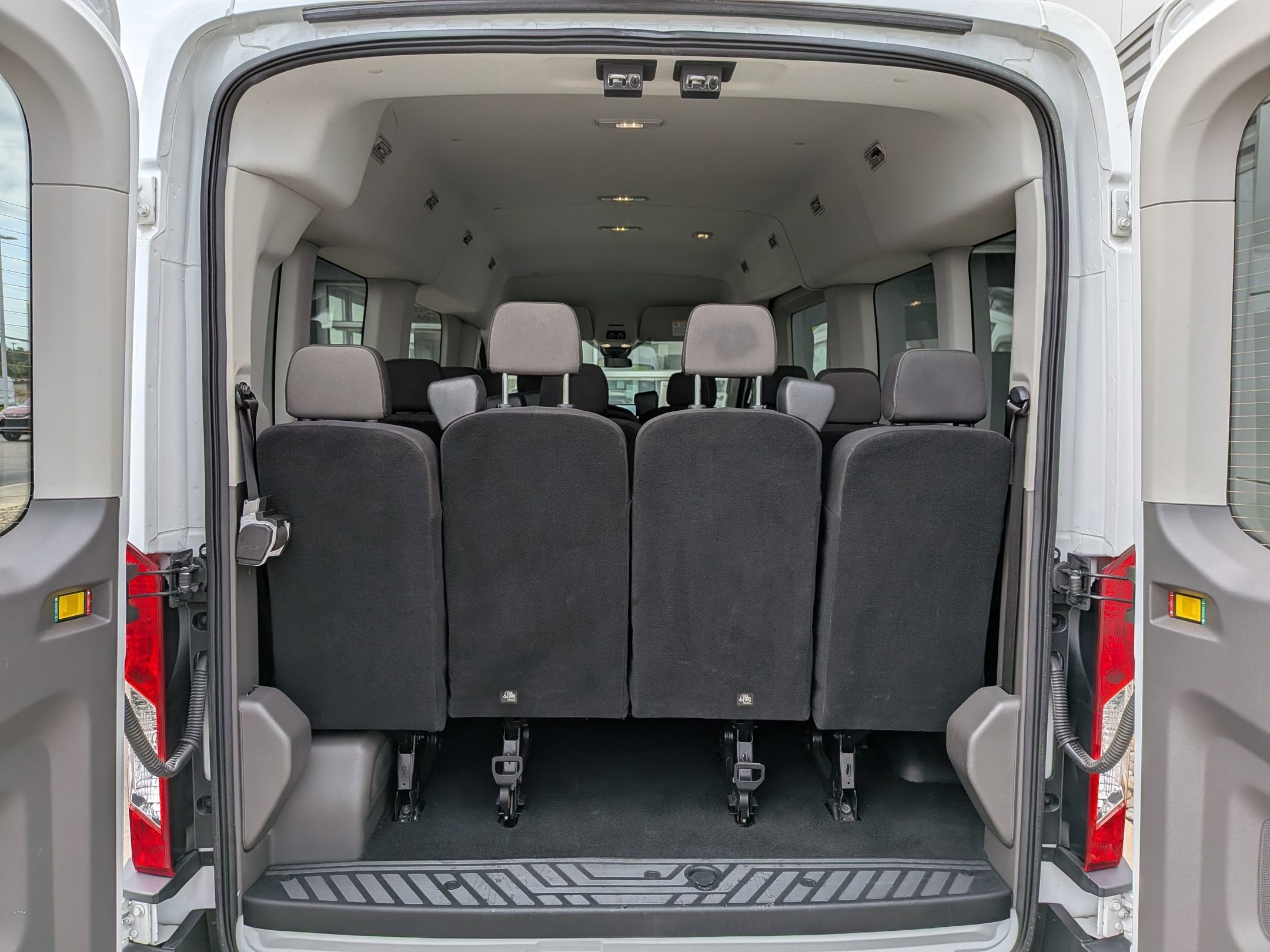 2024 Ford Transit Passenger Wagon XLT