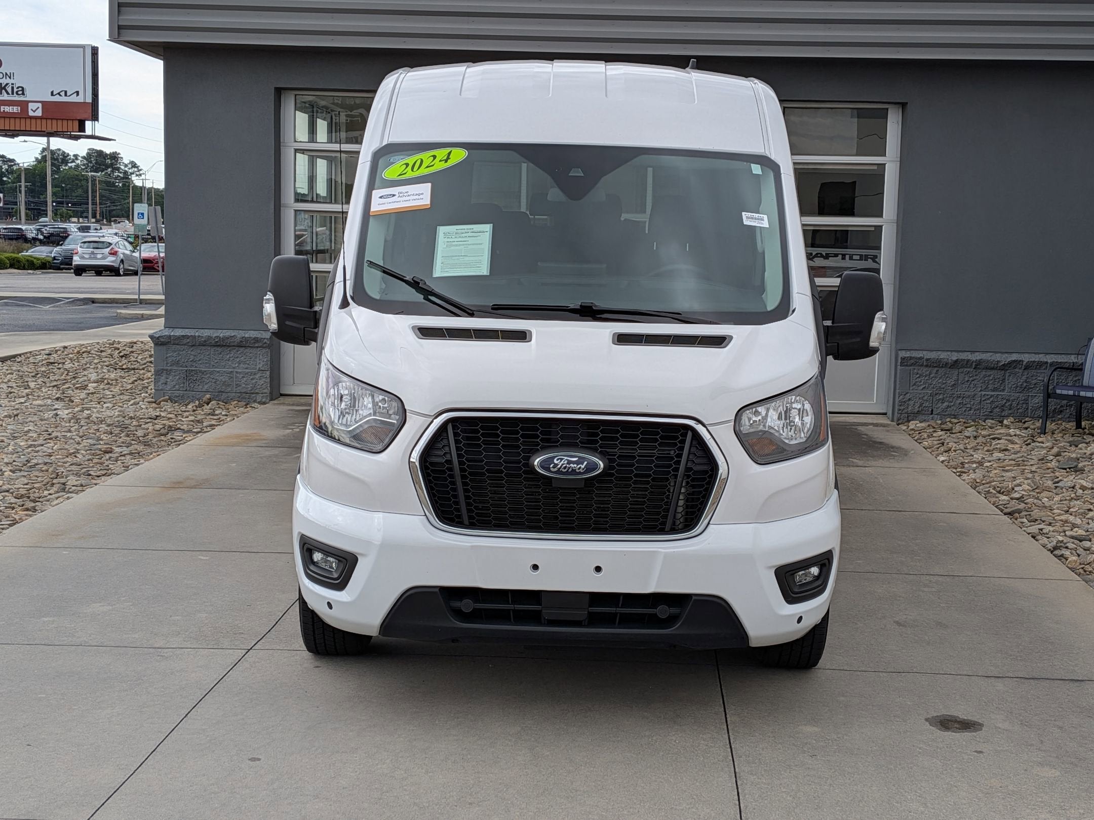 2024 Ford Transit Passenger Wagon XLT
