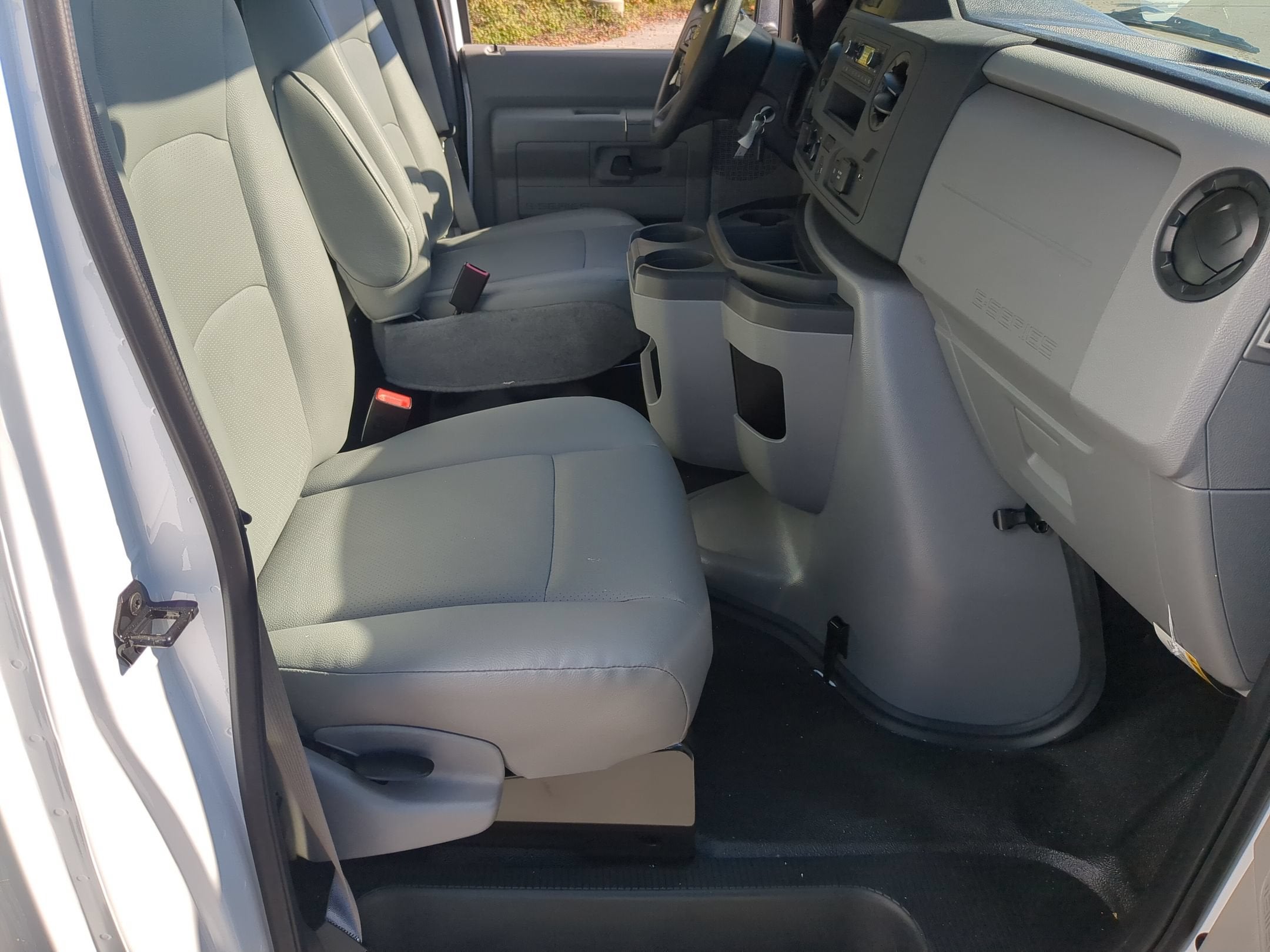 2027 Ford E-Series Cutaway Base