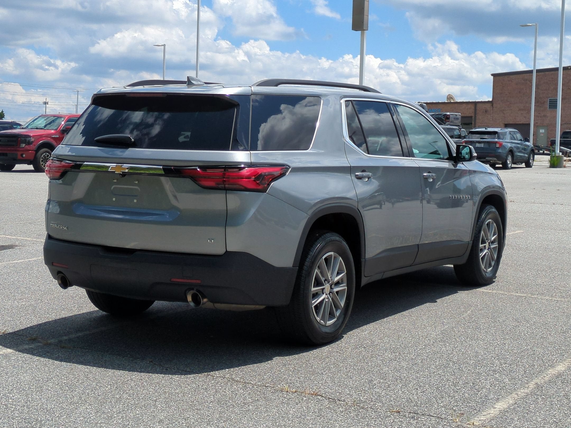 2023 Chevrolet Traverse LT Cloth