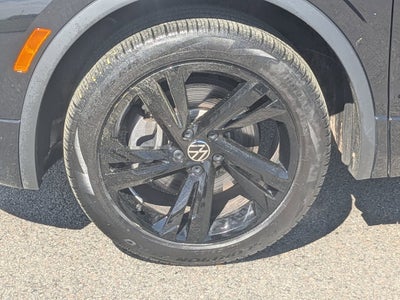 2023 Volkswagen Tiguan SE R-Line Black