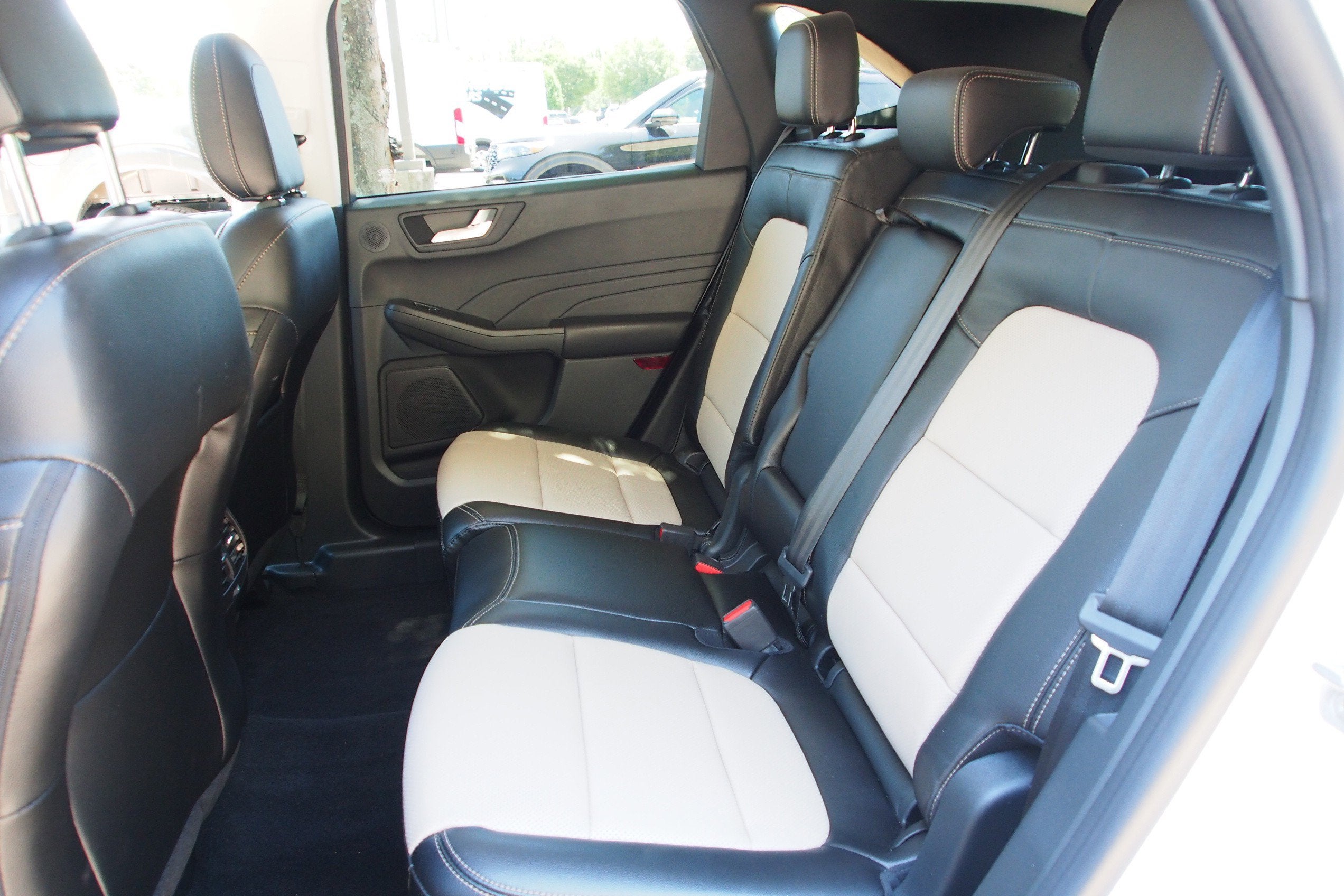 2022 Ford Escape Titanium Hybrid