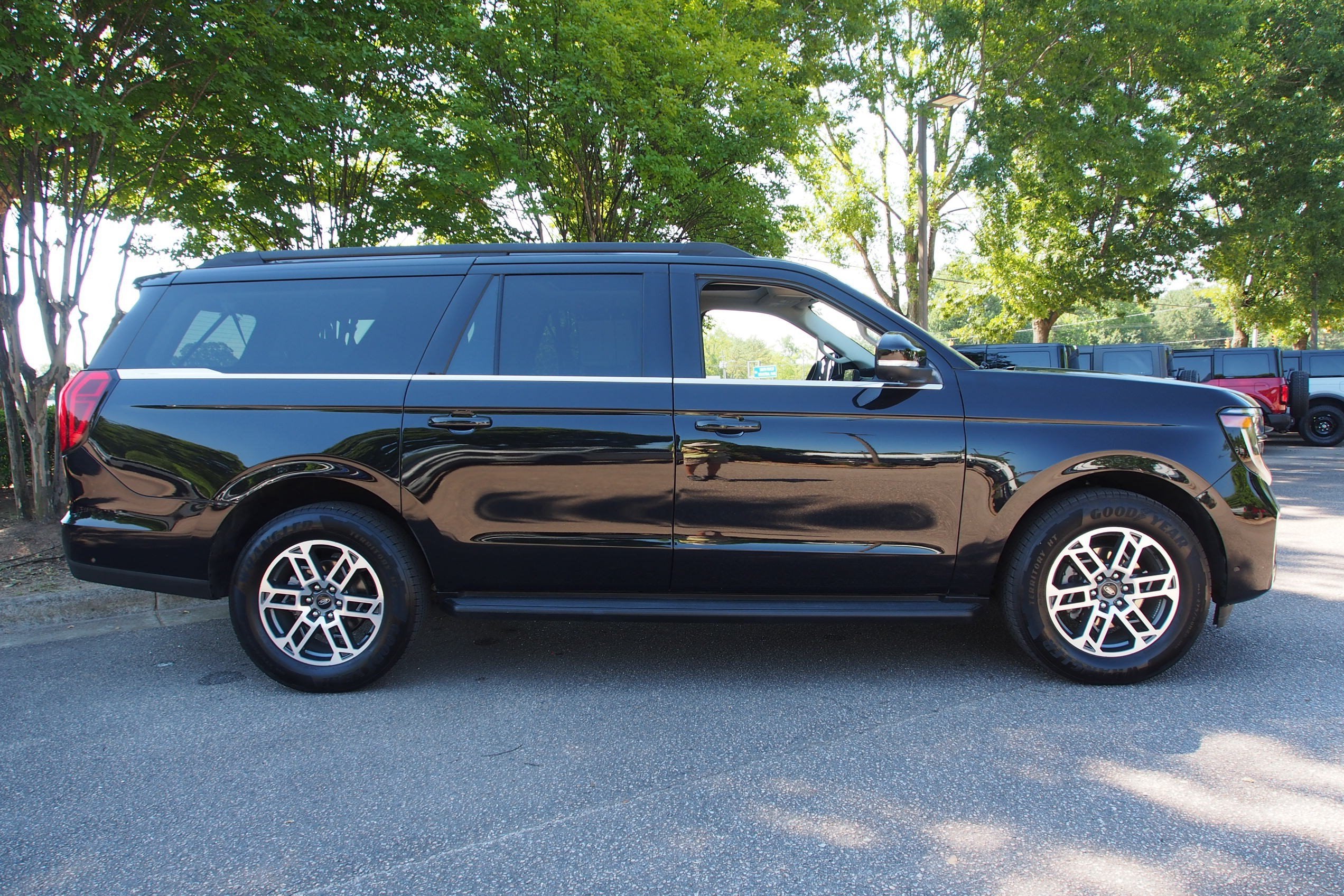 2025 Ford Expedition Max Active