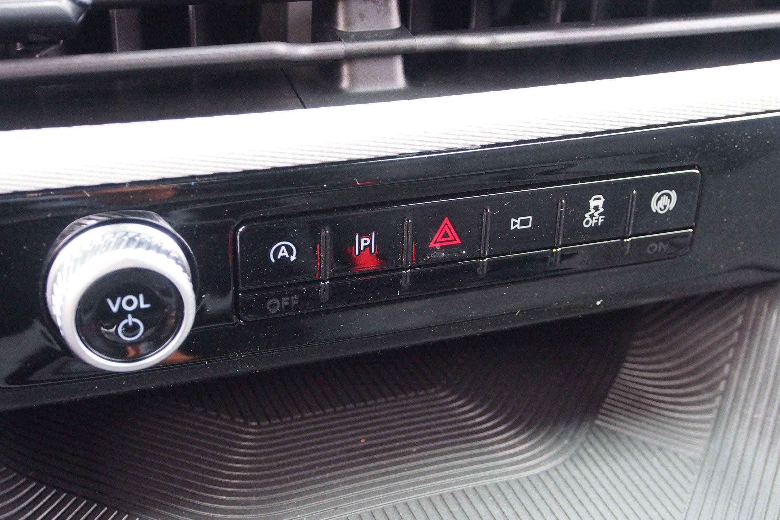 2027 Ford Explorer Active w/200A Pkg