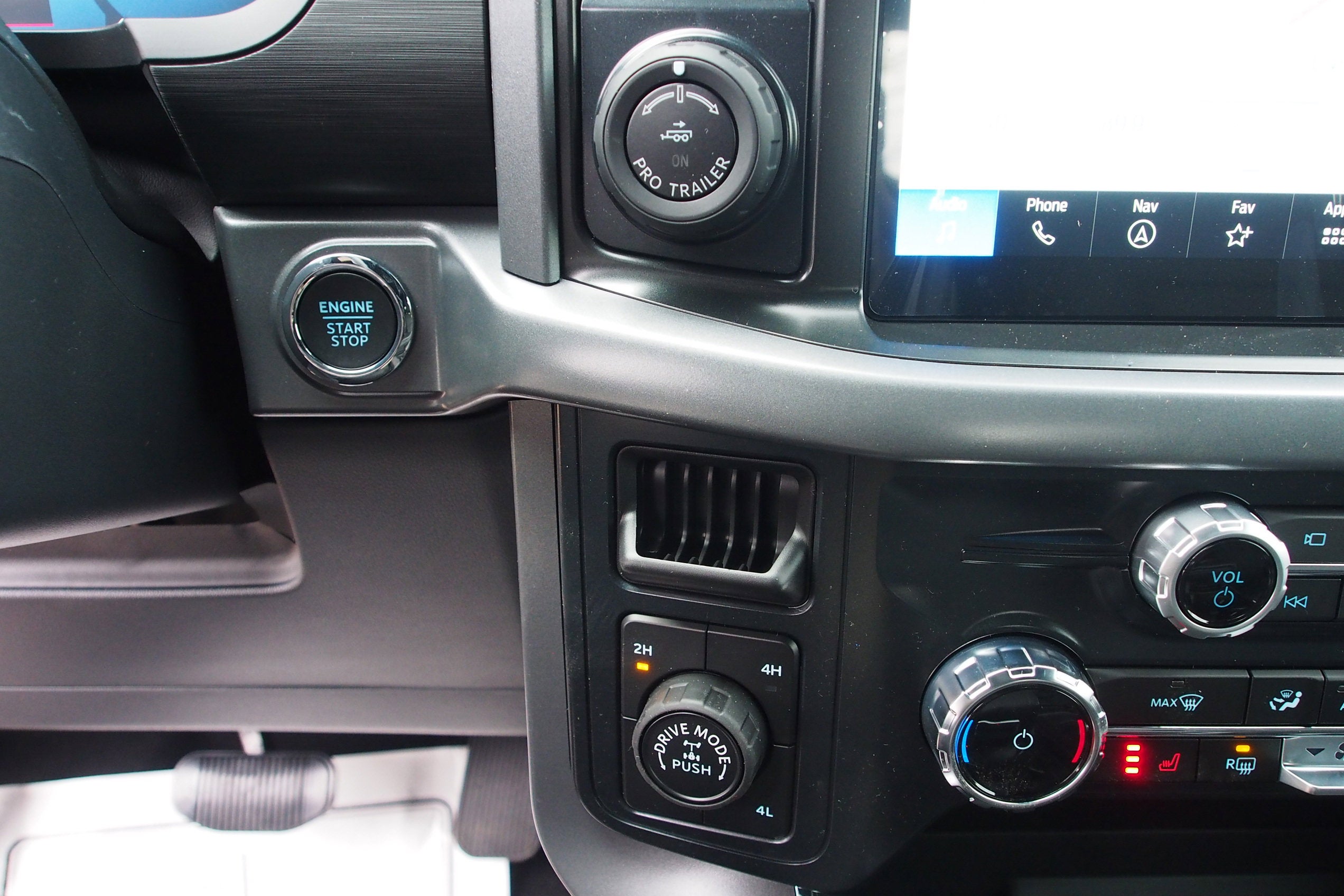 2026 Ford F-150 XLT - Crossroads Courtesy Demo