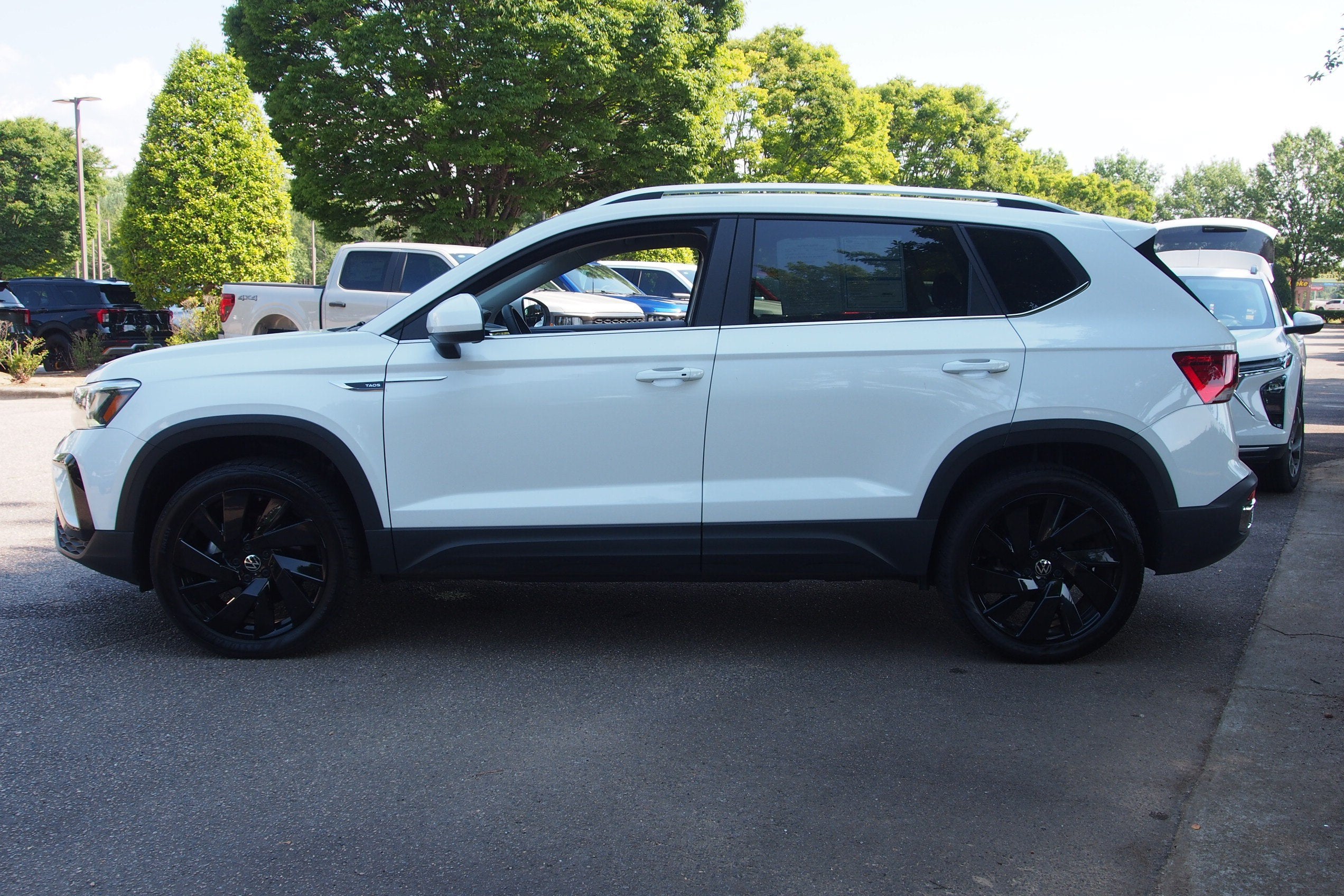 2023 Volkswagen Taos SE