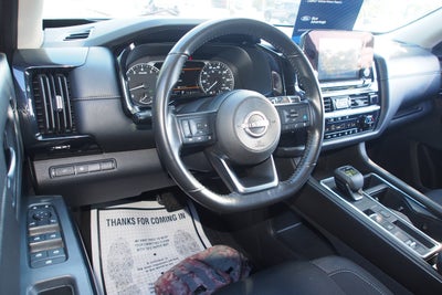2024 Nissan Pathfinder SV