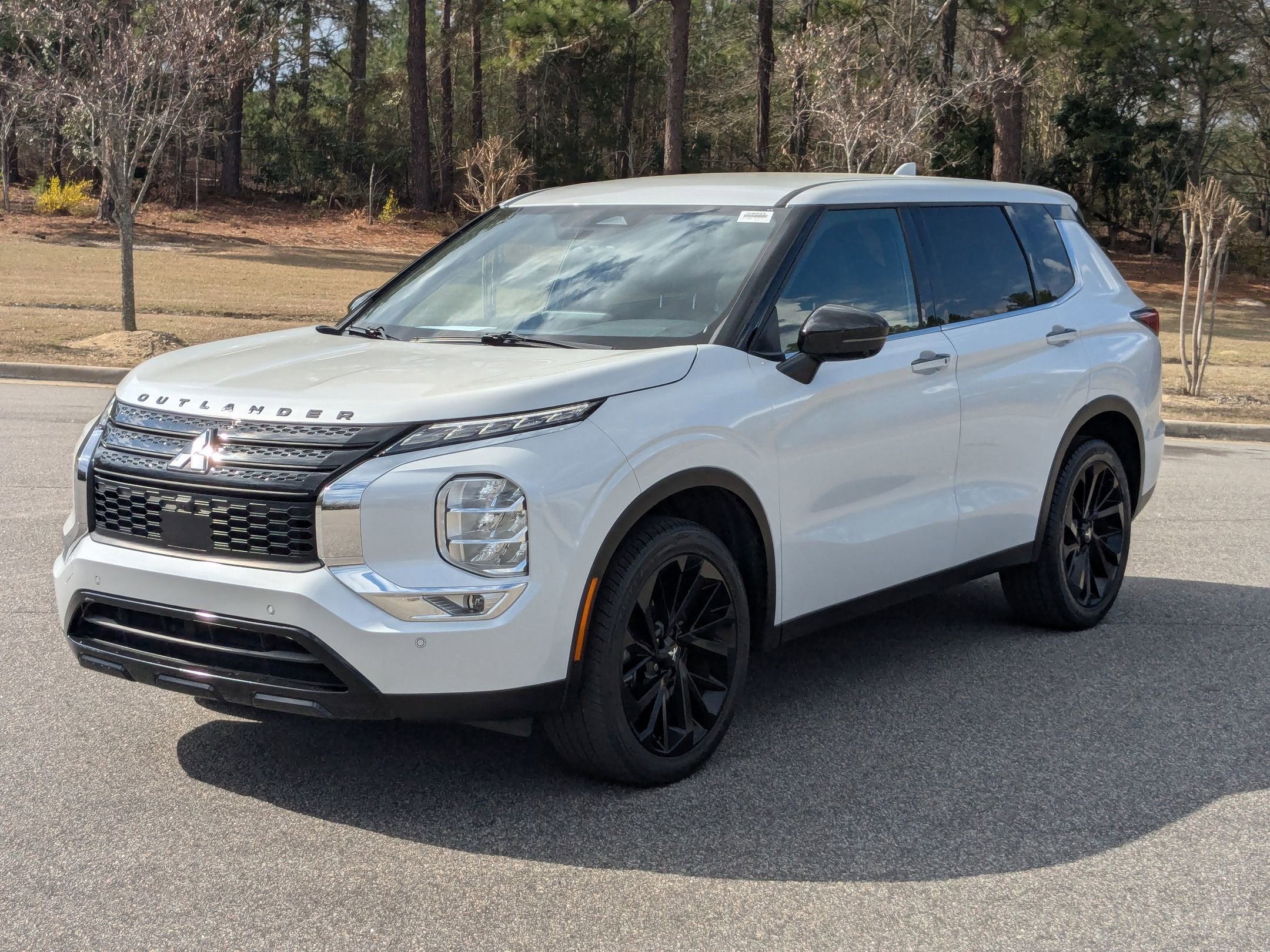 2023 Mitsubishi Outlander SE