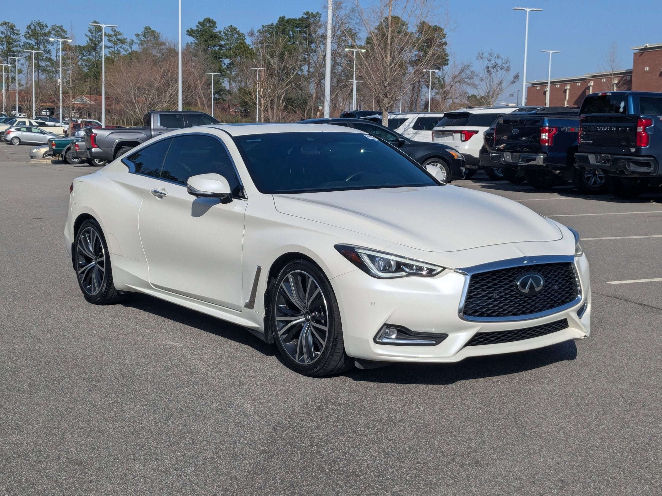 2022 INFINITI Q60 LUXE