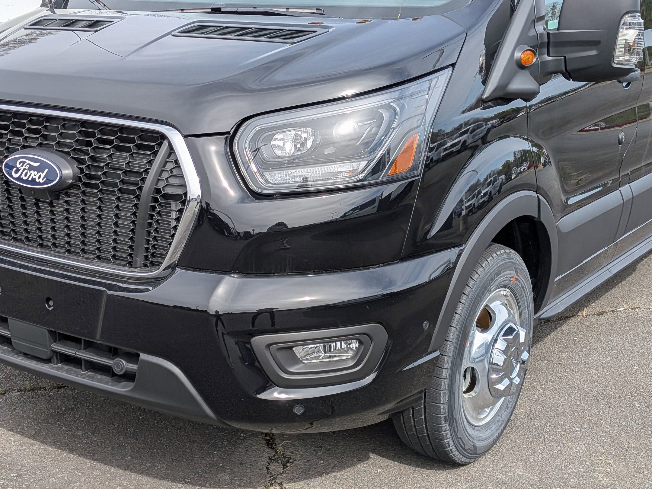 2026 Ford Transit Passenger Wagon XLT