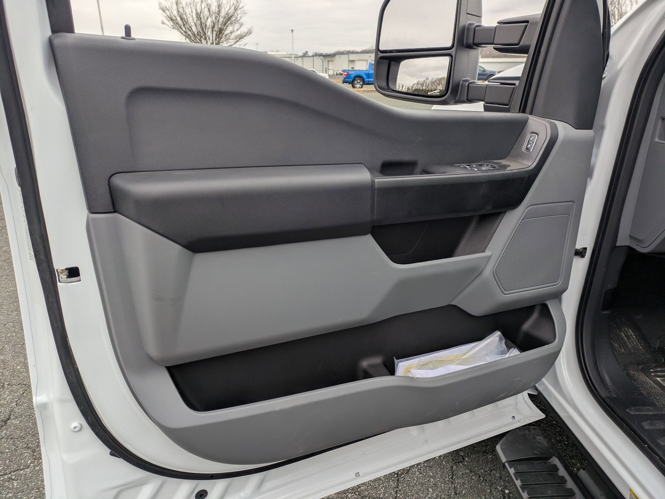 2025 Ford Super Duty F-600 DRW XL