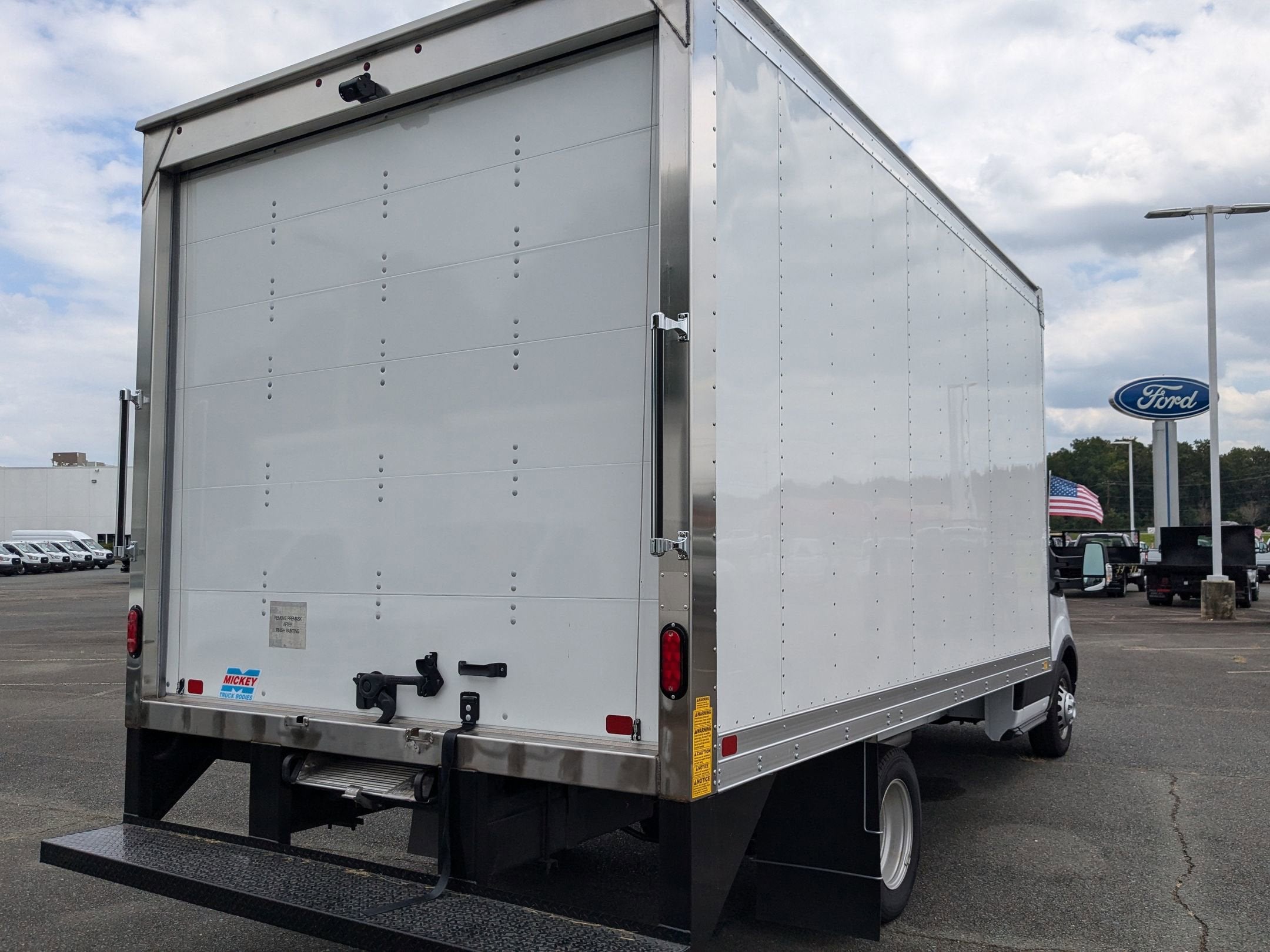 2024 Ford Transit Chassis Base 14FT Box