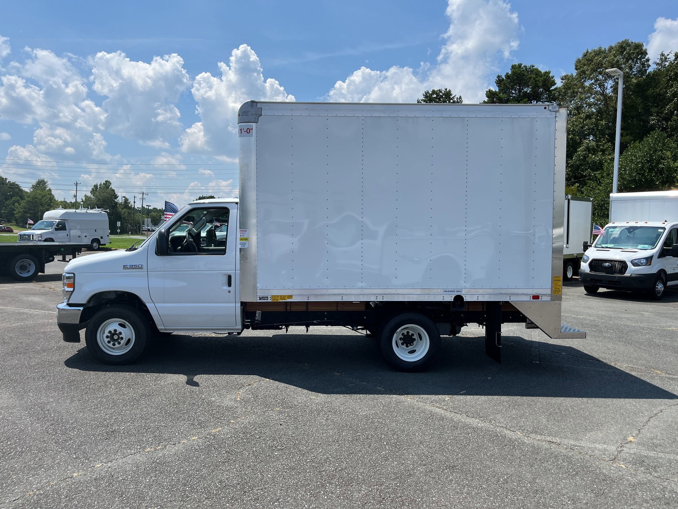 2025 Ford E-Series Cutaway Base 12ft Box