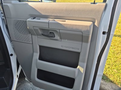 2025 Ford E-Series Cutaway Base