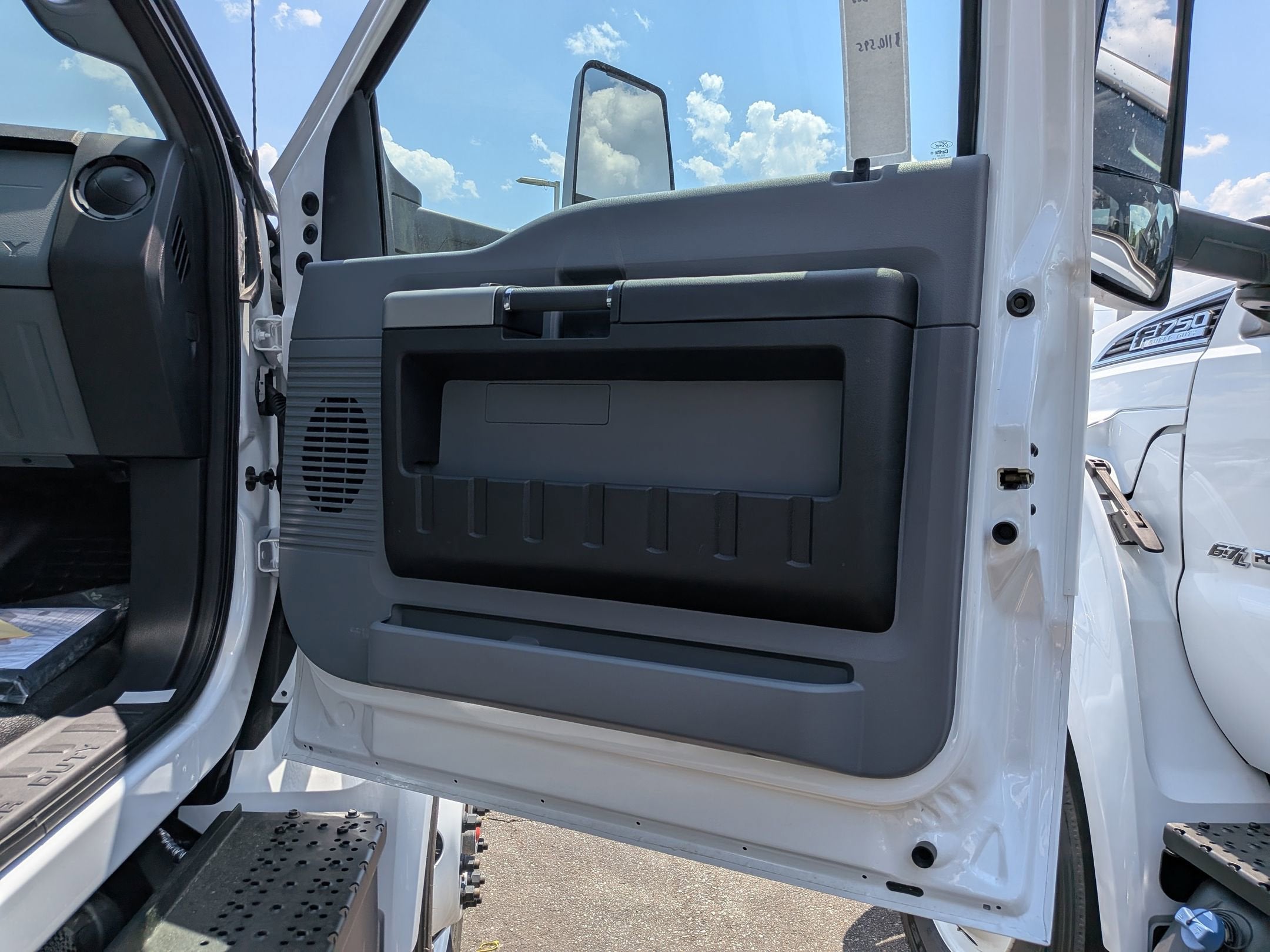 2027 Ford F-750SD Base