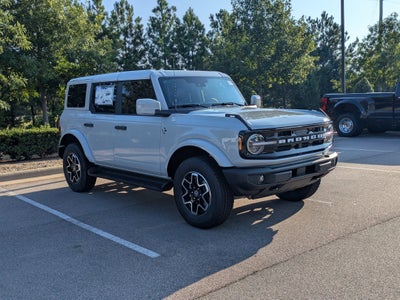 2026 Ford Bronco Outer Banks Custom Wheels / Lift