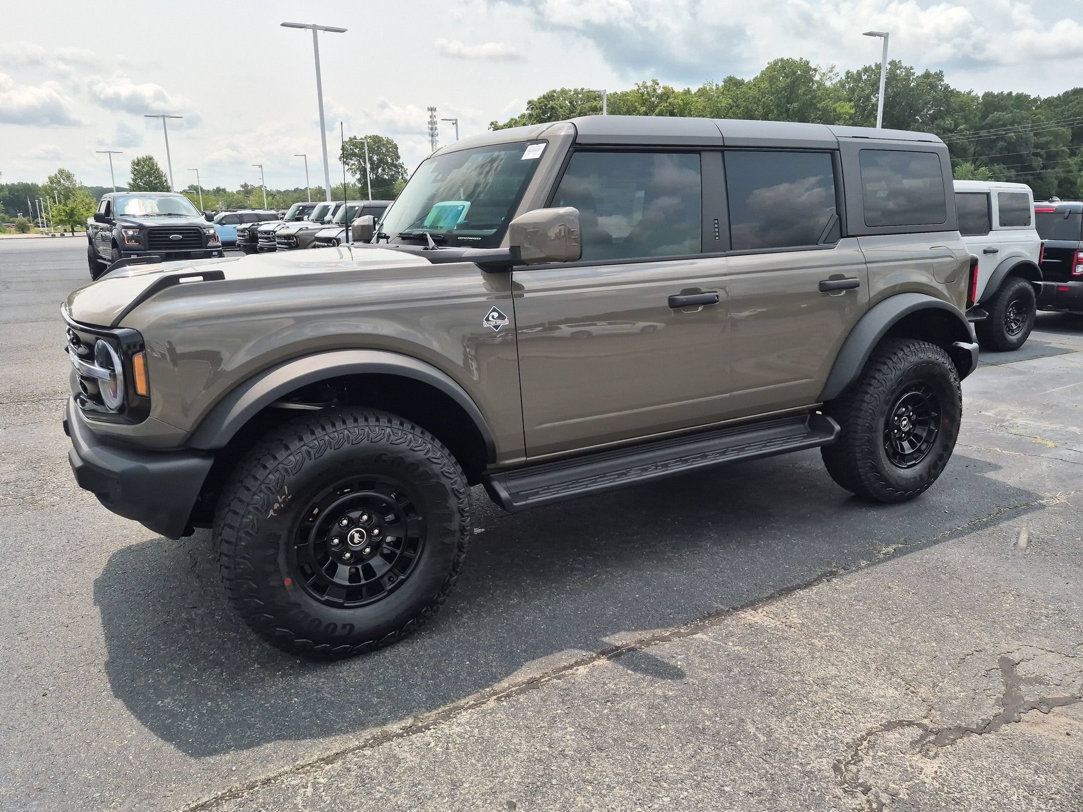 2026 Ford Bronco Outer Banks