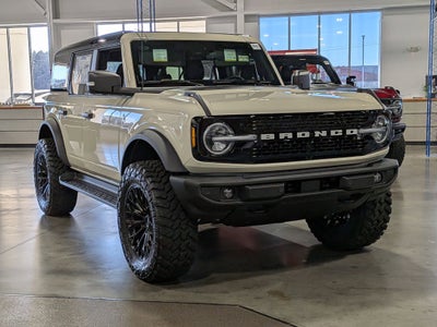 2025 Ford Bronco Outer Bank Custom Wheels / Lift