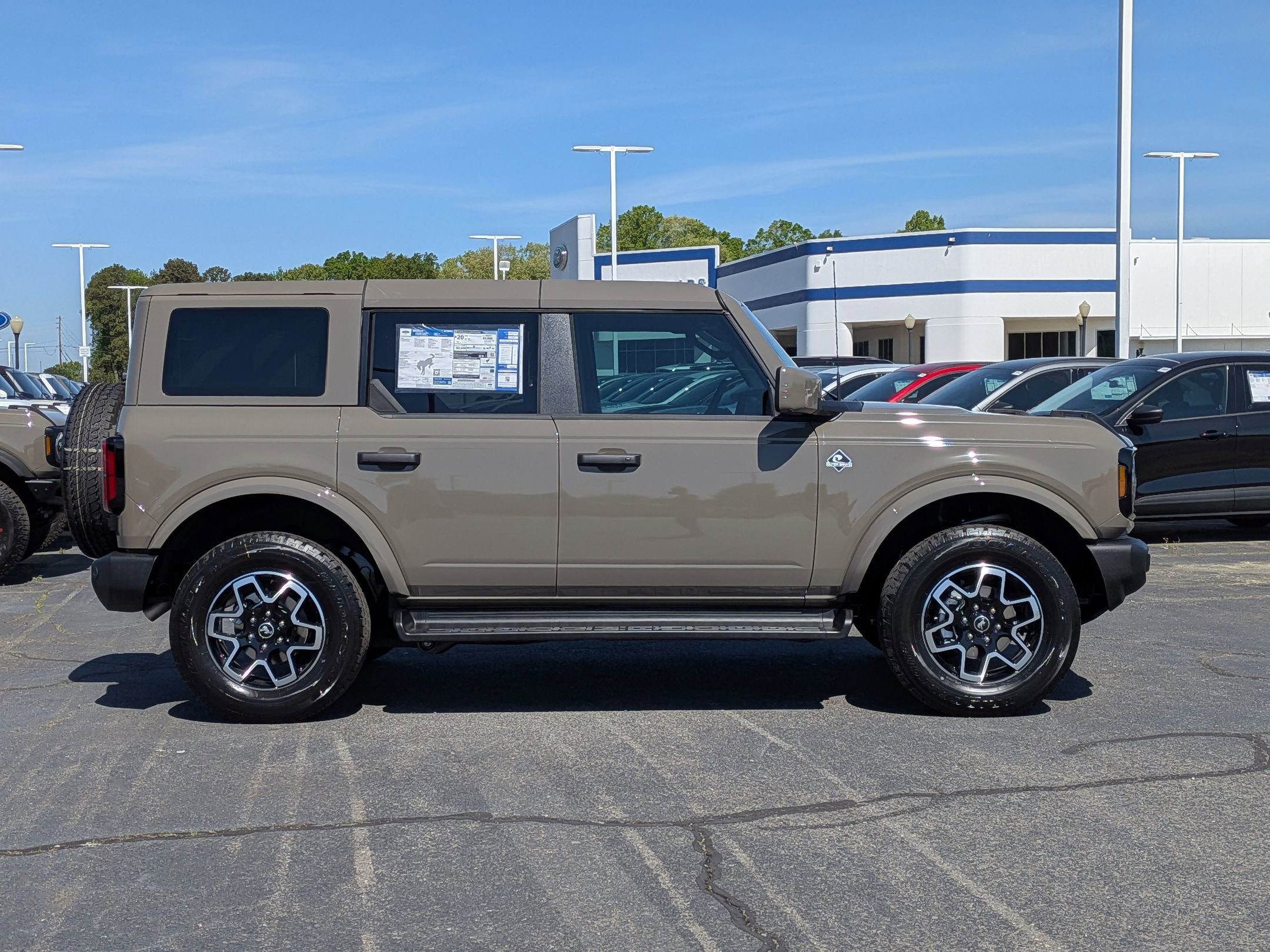 2026 Ford Bronco Outer Banks