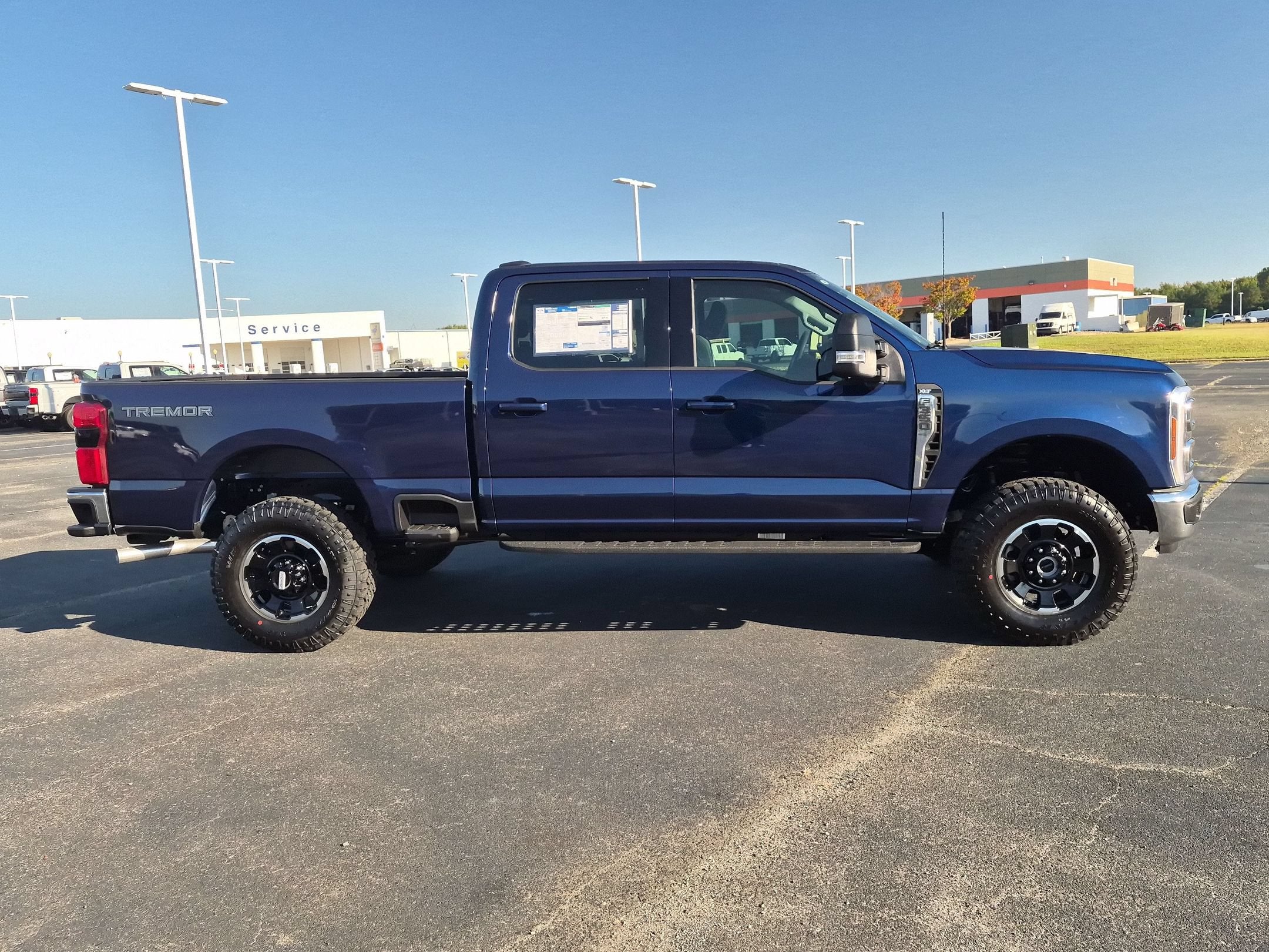 2027 Ford Super Duty F-350 SRW XLT