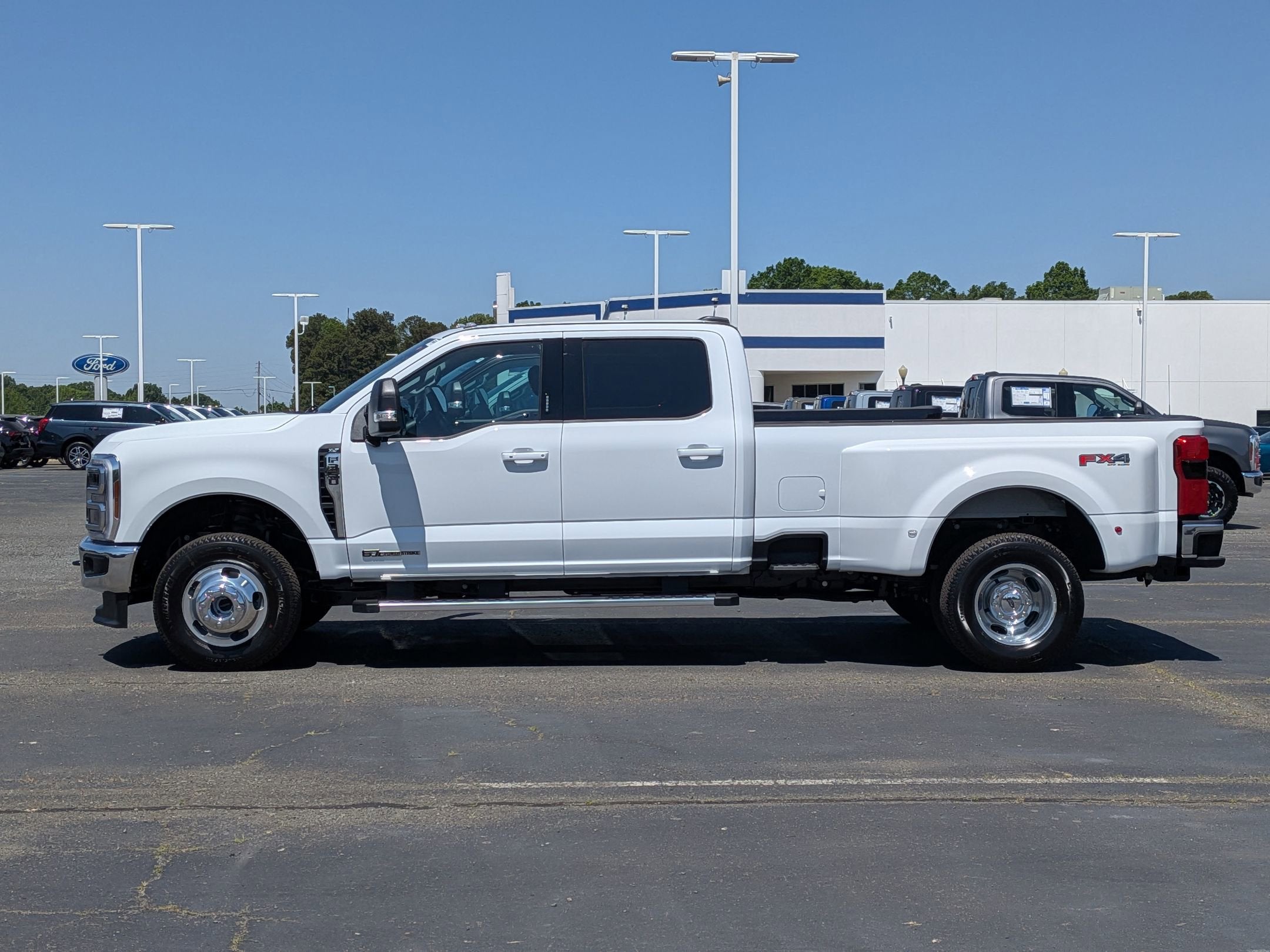 2026 Ford Super Duty F-350 DRW XLT